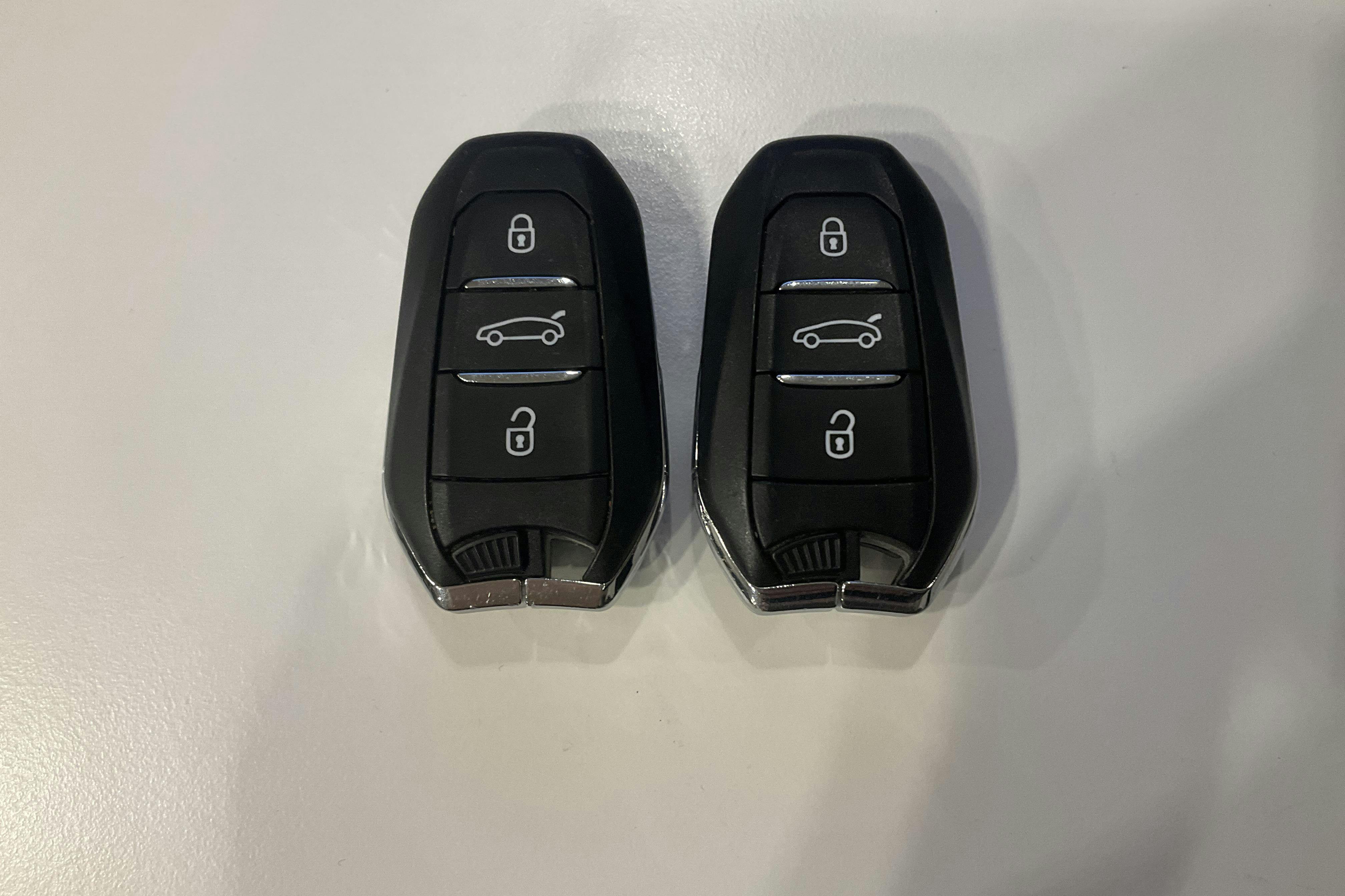 Presentation photo 22 of 22: Peugeot 3008 1.6 Plug-in Hybrid 4 (300hk) - 84 300 km - Automatic - black - 2021