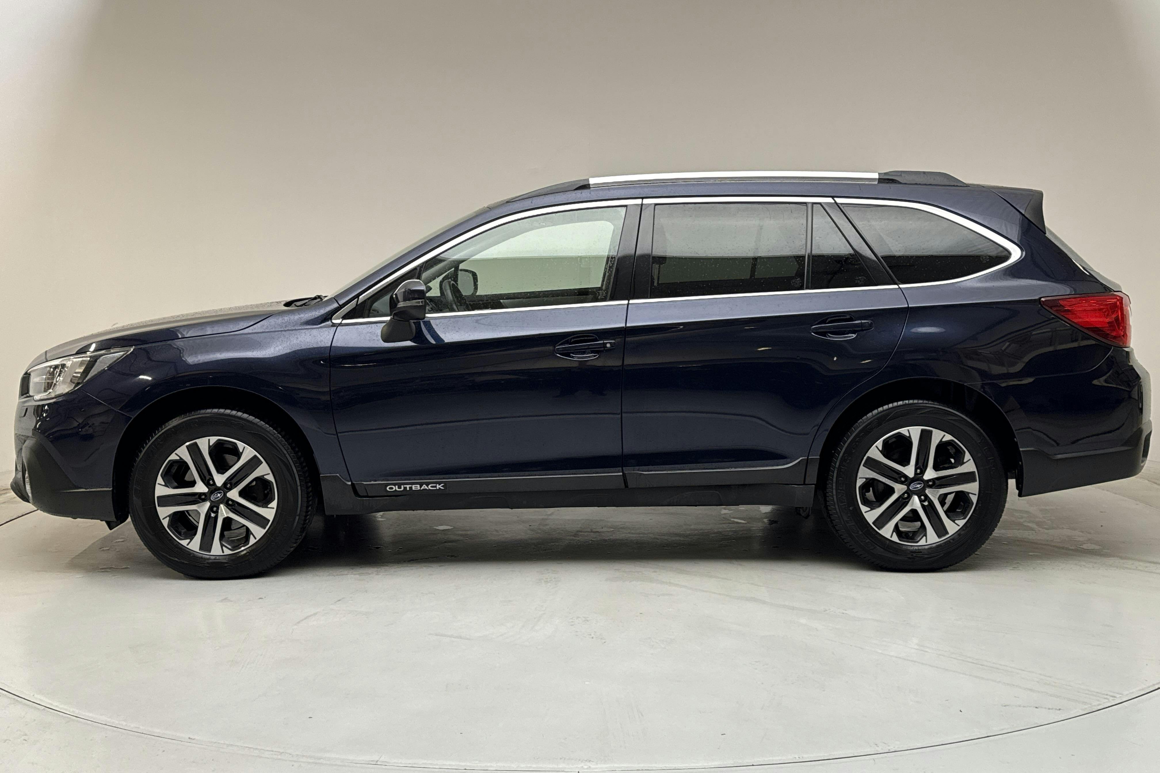 Presentation photo 2 of 13: Subaru Outback 2.5i 4WD (175hk) - 74 930 km - Automatic - Dark Blue - 2019
