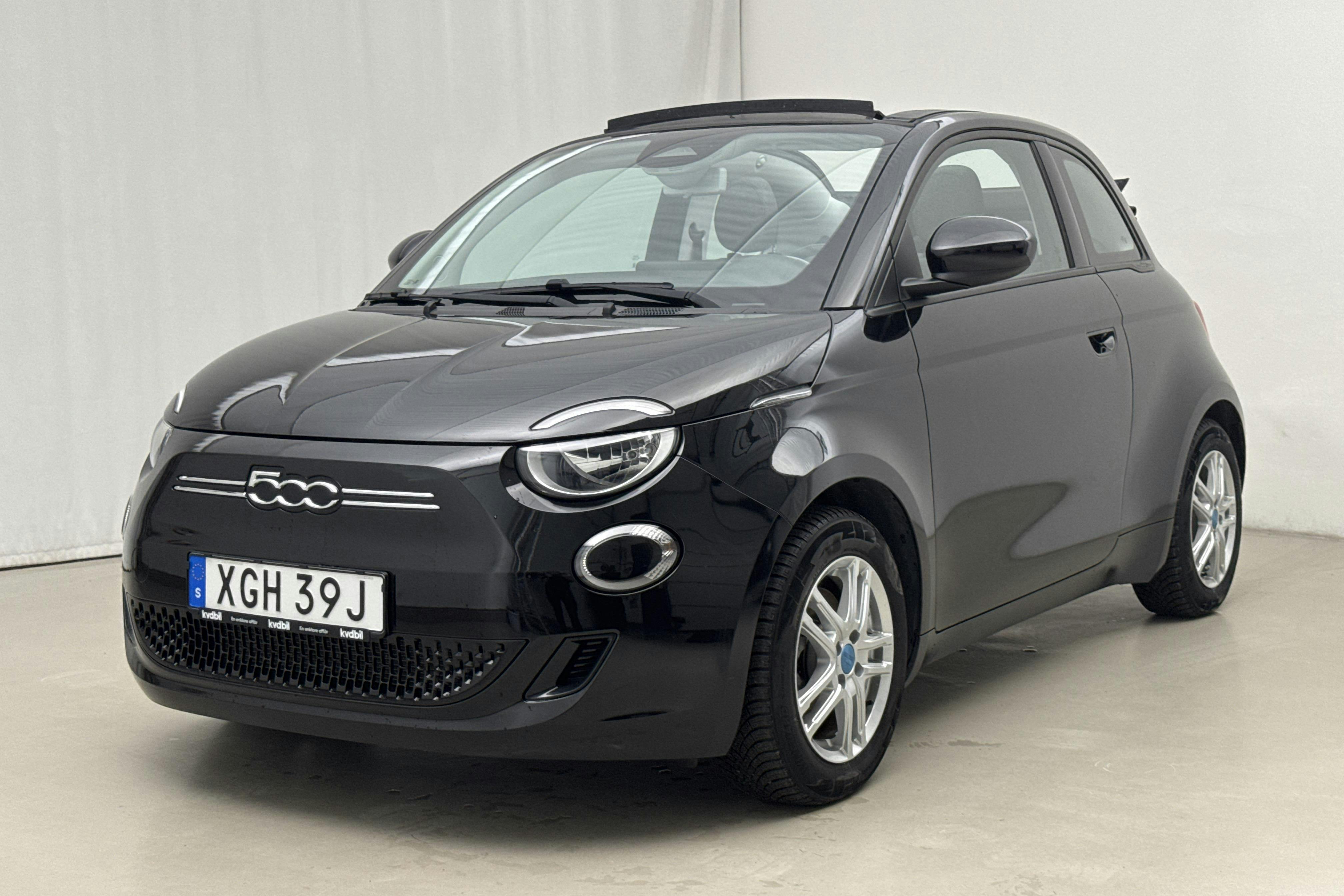 Presentationsfoto 1 av 28: Fiat 500e Cabriolet (118hk) - 2 009 mil - Automat - svart - 2022