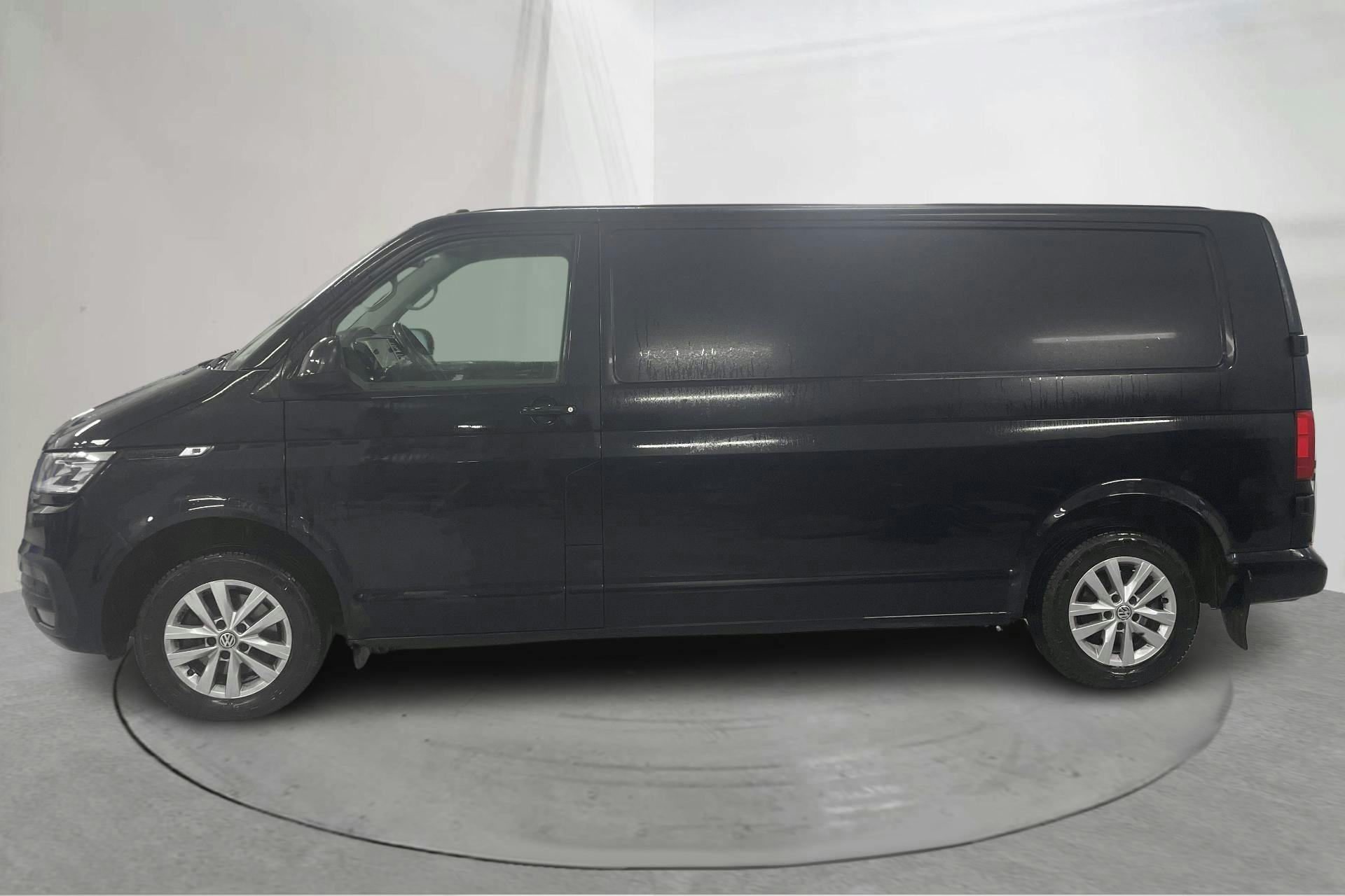Presentationsfoto 2 av 20: VW Transporter T6.1 Skåp TDI 4MOTION (150hk) - 17 111 mil - Automat - svart - 2022