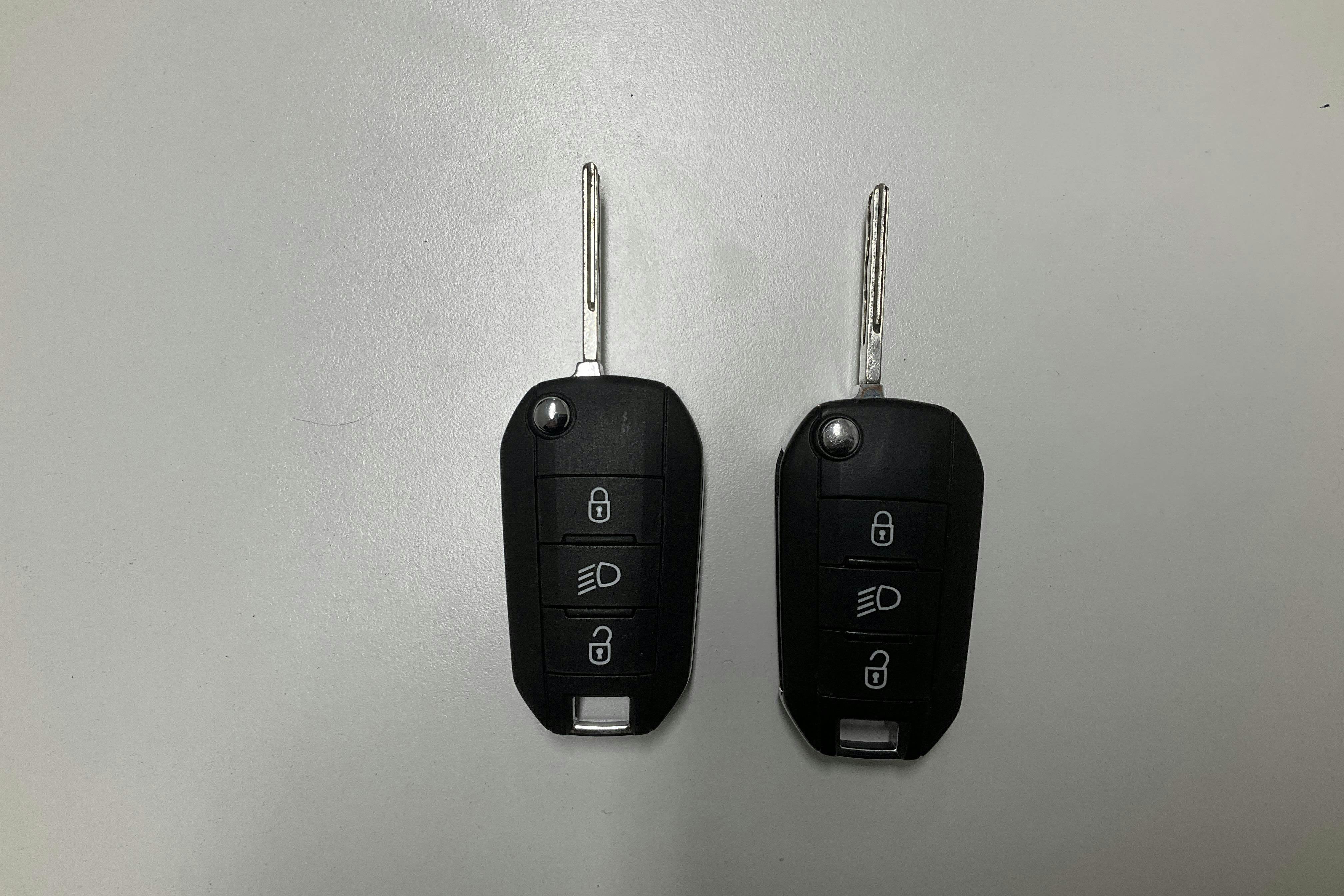 Presentation photo 12 of 12: Peugeot Traveller BlueHDi (140hk) - 110 140 km - Automatic - white - 2022