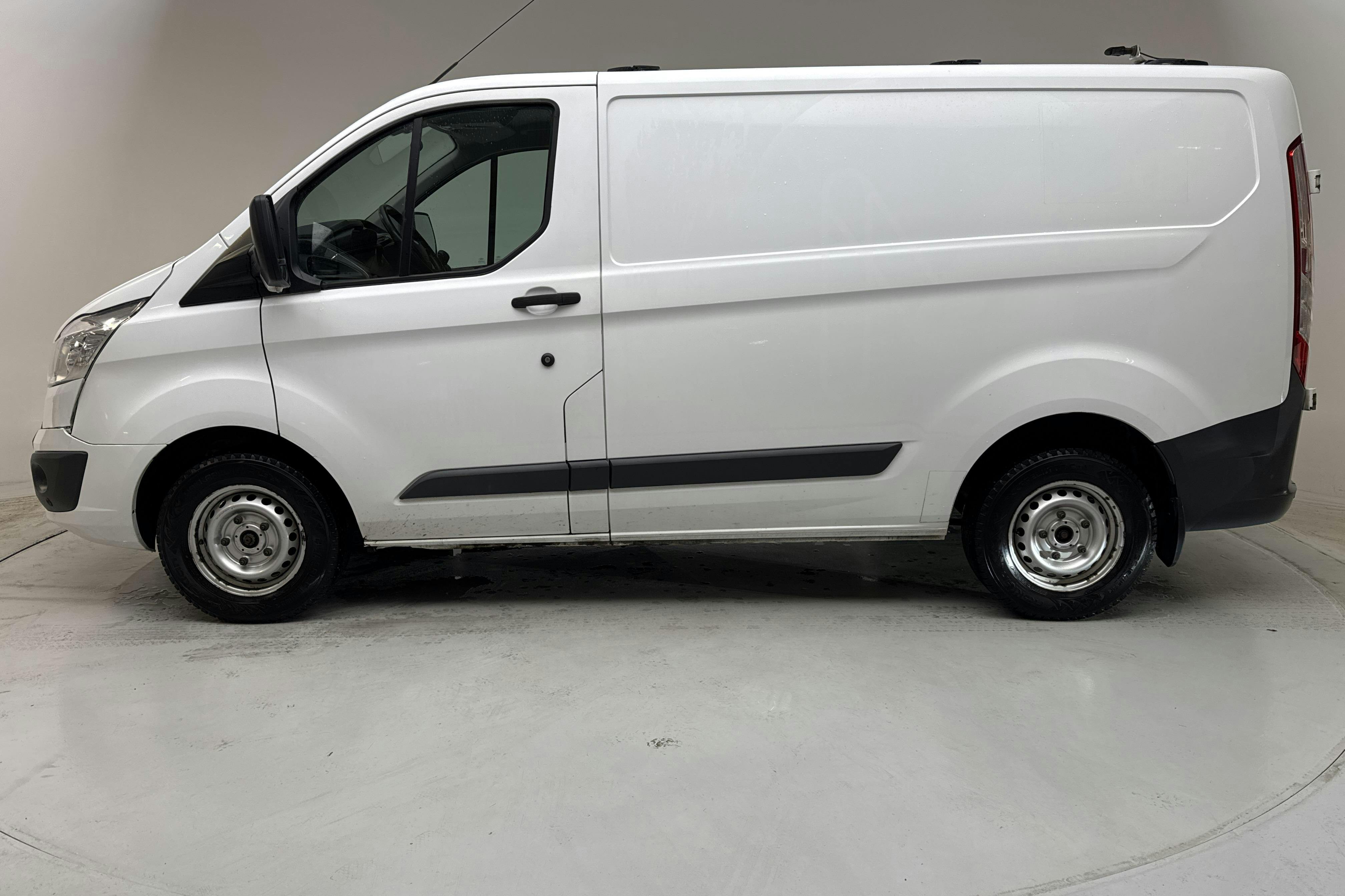 Presentation photo 2 of 13: Ford Transit Custom 290 (130hk) - 188 420 km - Manual - white - 2018