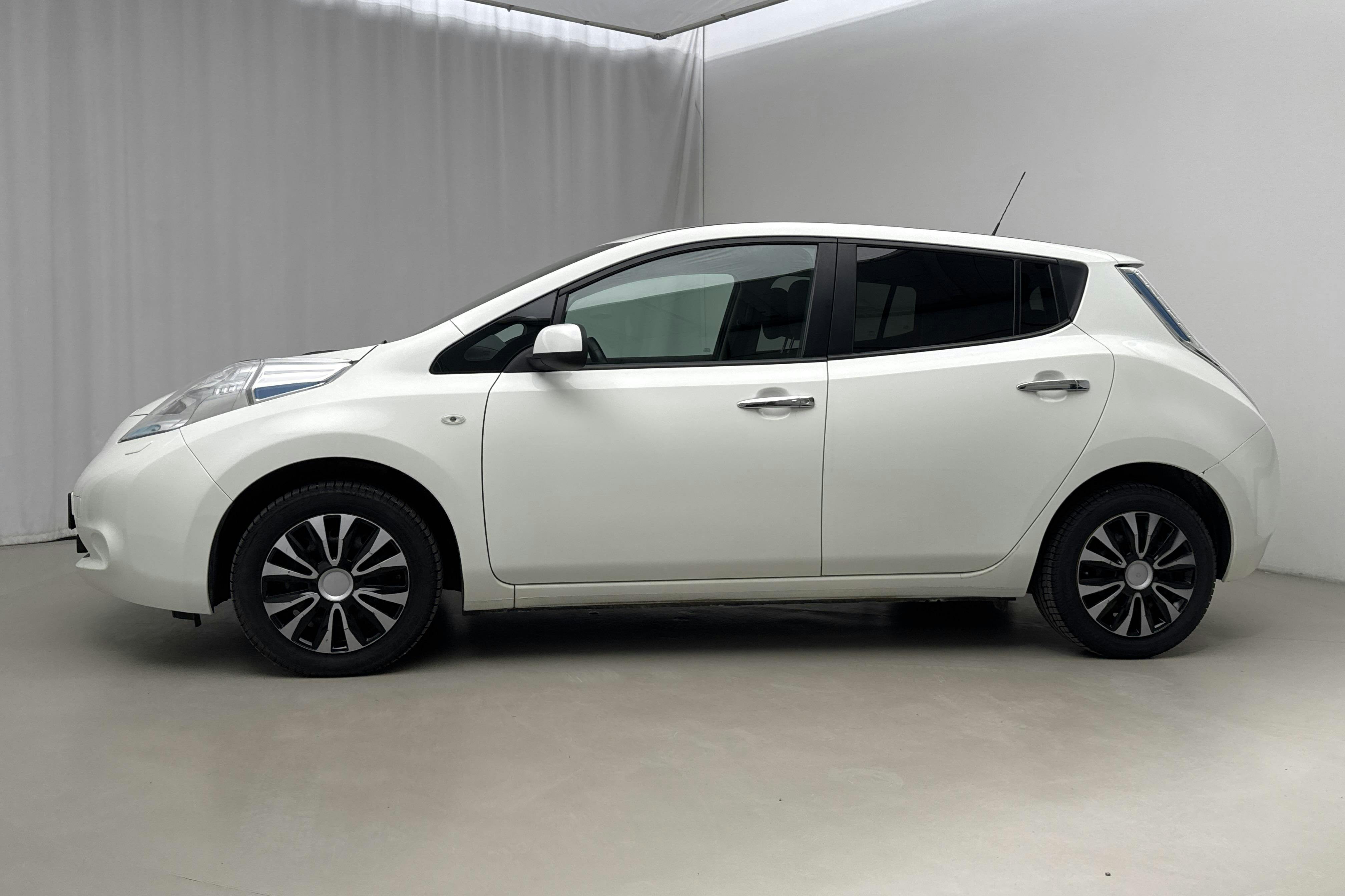 Presentation photo 2 of 21: Nissan LEAF 5dr (109hk) - 56 900 km - Automatic - white - 2016