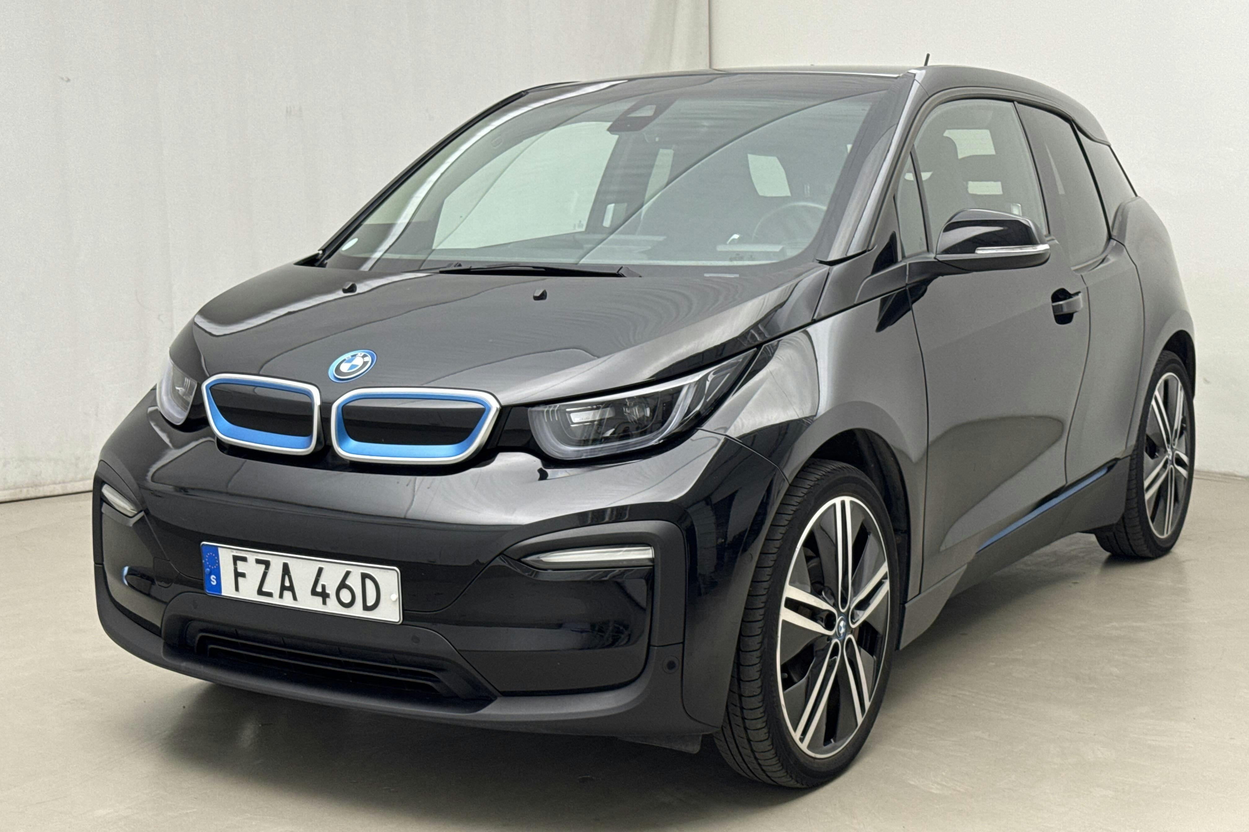 Presentationsfoto 1 av 21: BMW i3 120Ah, I01 (170hk) - 4 174 mil - Automat - svart - 2022