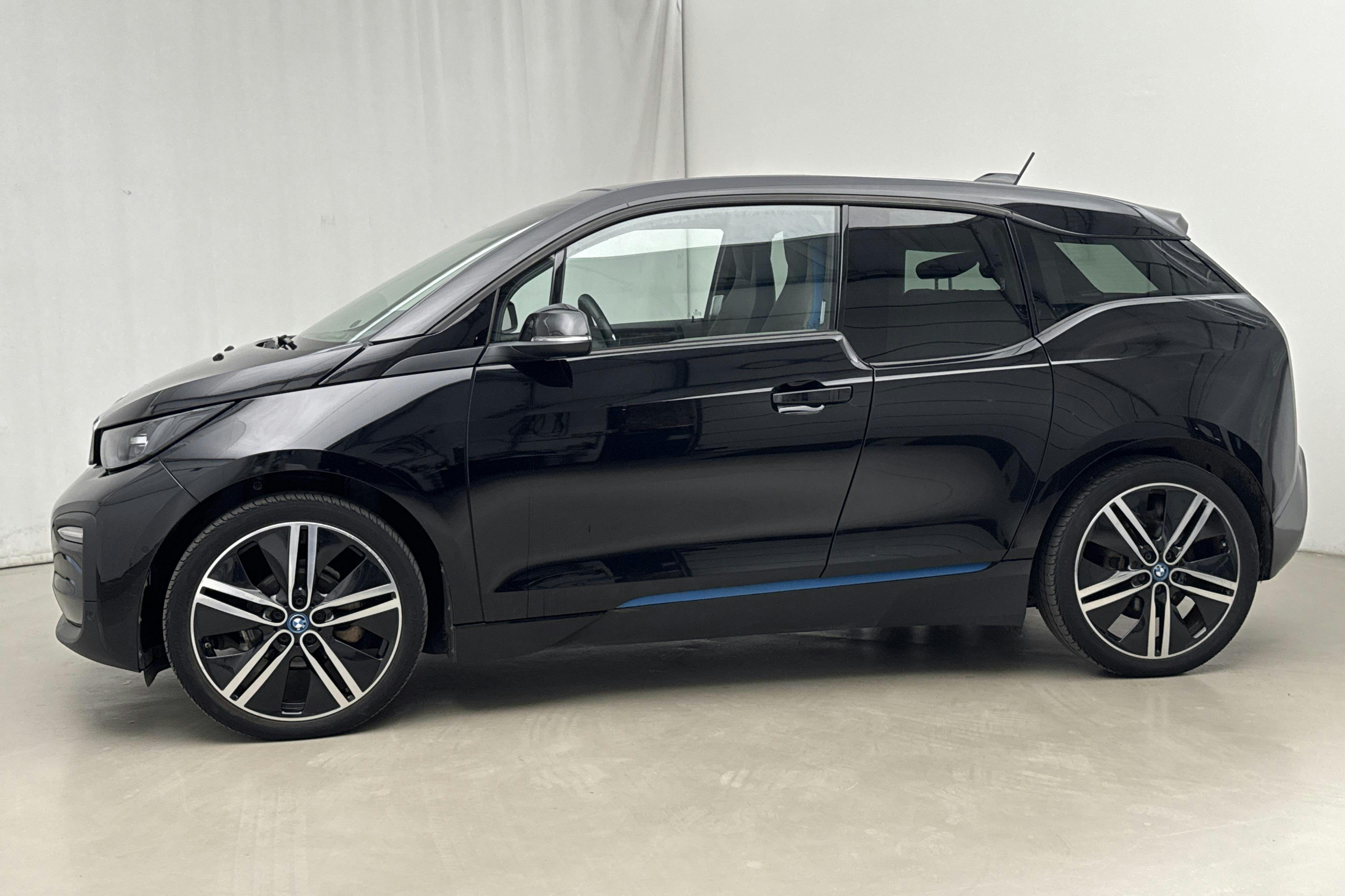 Presentationsfoto 2 av 21: BMW i3 120Ah, I01 (170hk) - 4 174 mil - Automat - svart - 2022