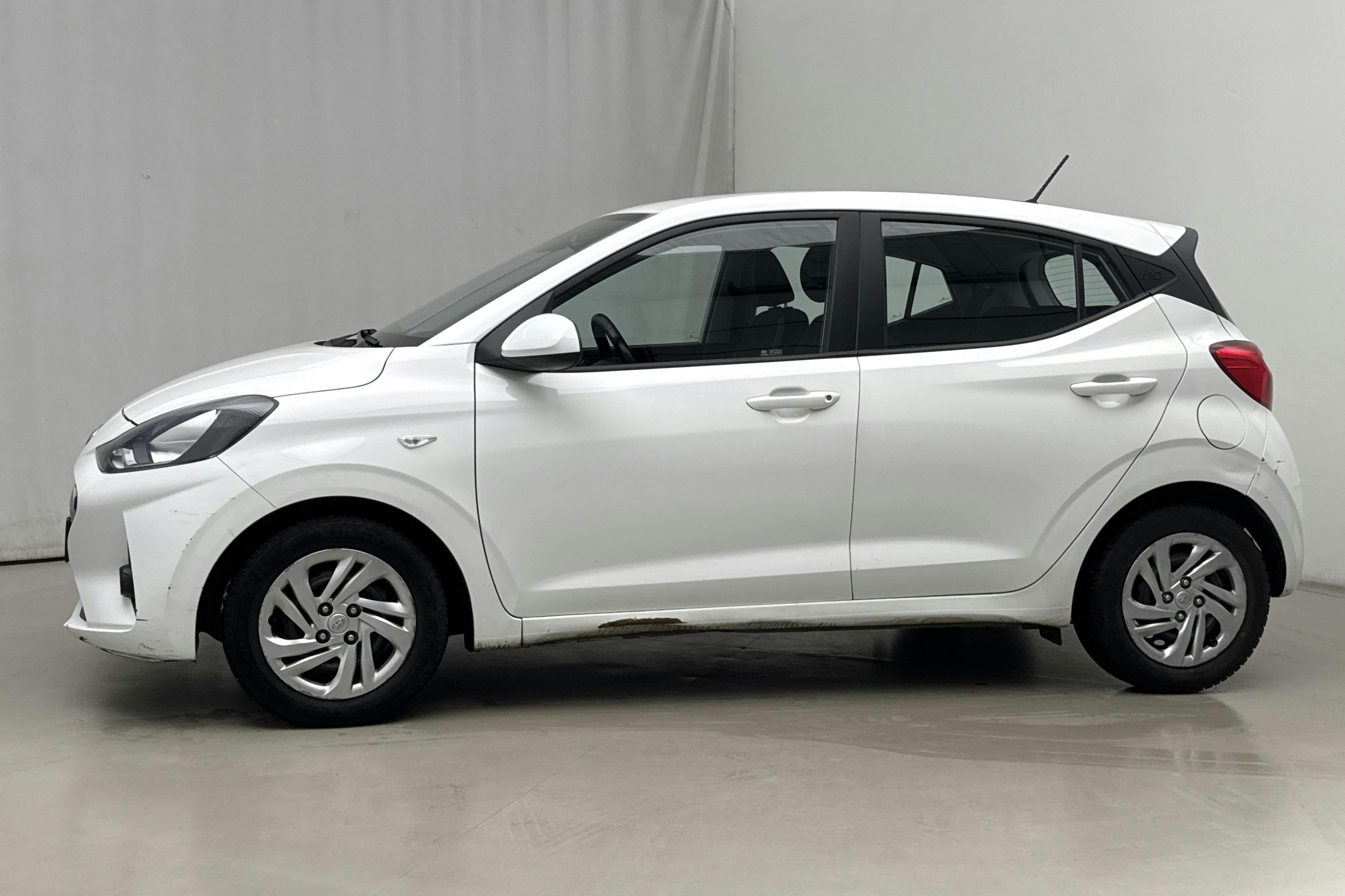 Presentationsfoto 2 av 16: Hyundai i10 1.0 MPi (67hk) - 9 809 mil - Automat - vit - 2021