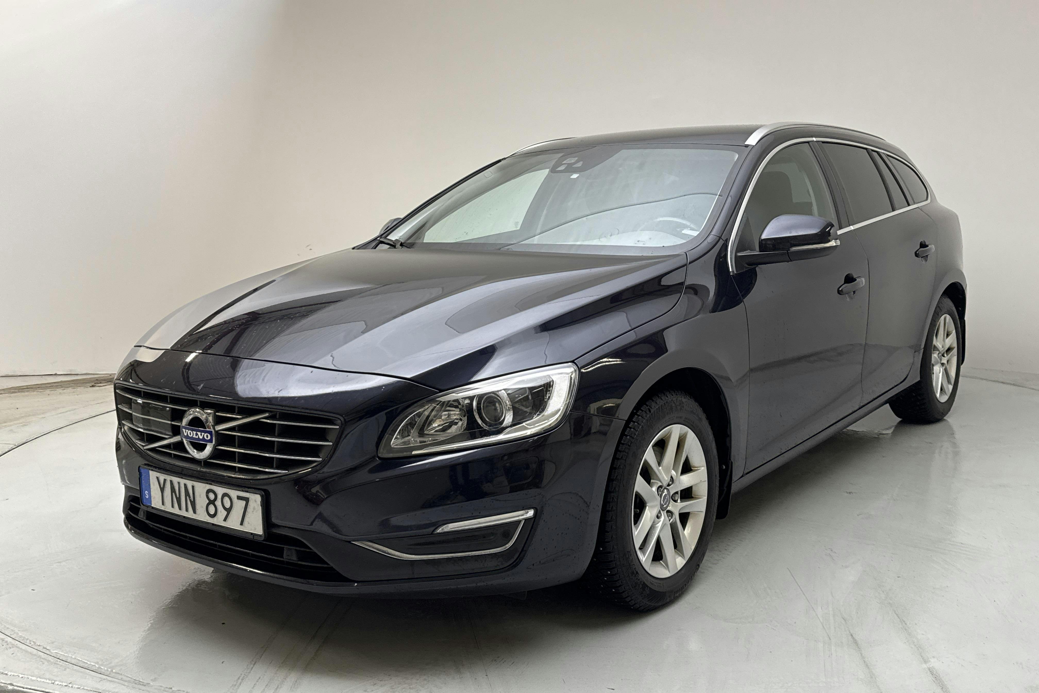Presentationsfoto 1 av 17: Volvo V60 D4 (190hk) - 13 224 mil - Automat - Dark Blue - 2018
