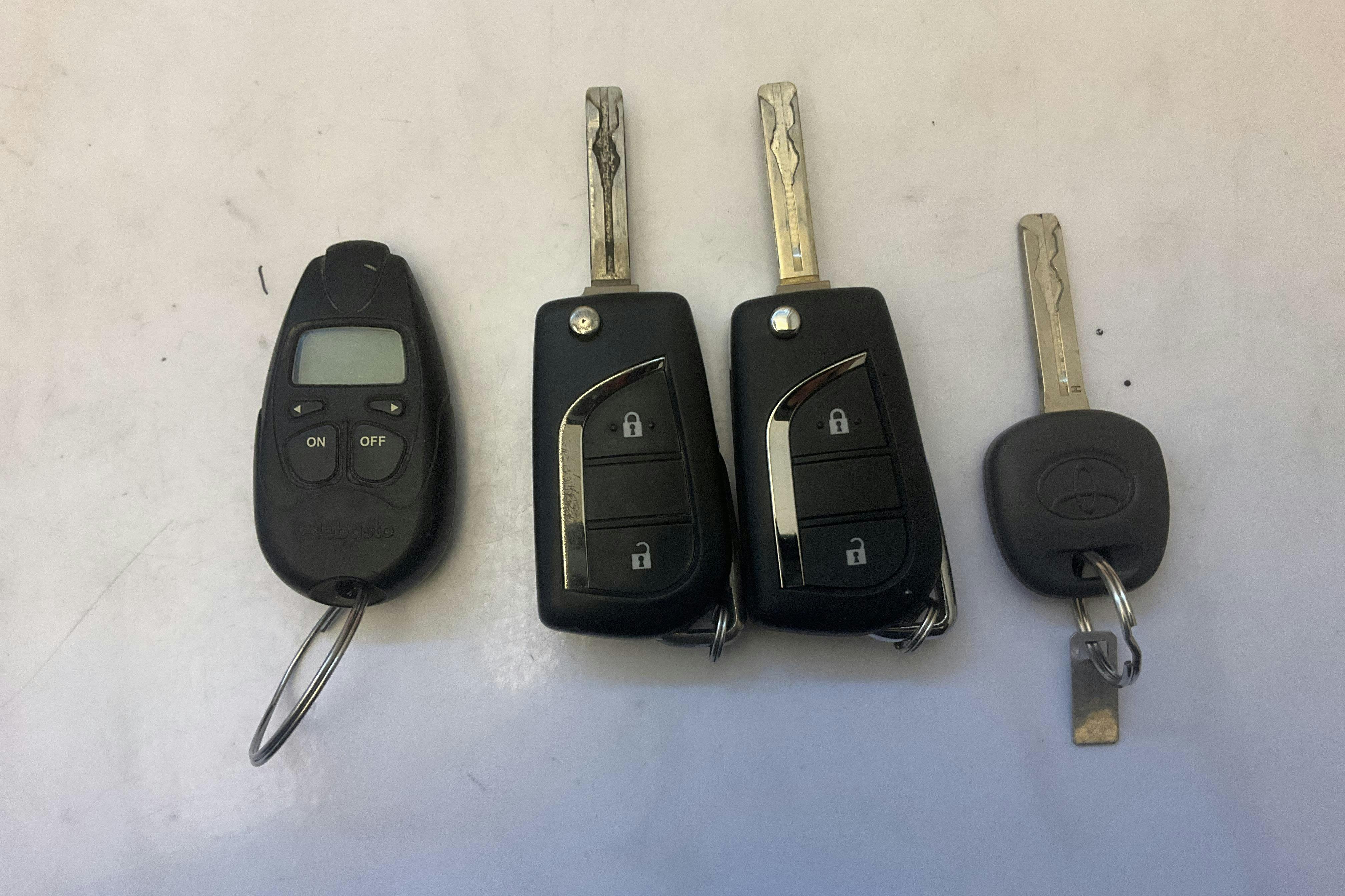 Presentationsfoto 13 av 13: Toyota Hilux 2.4 D 4WD (150hk) - 4 851 mil - Automat - vit - 2019