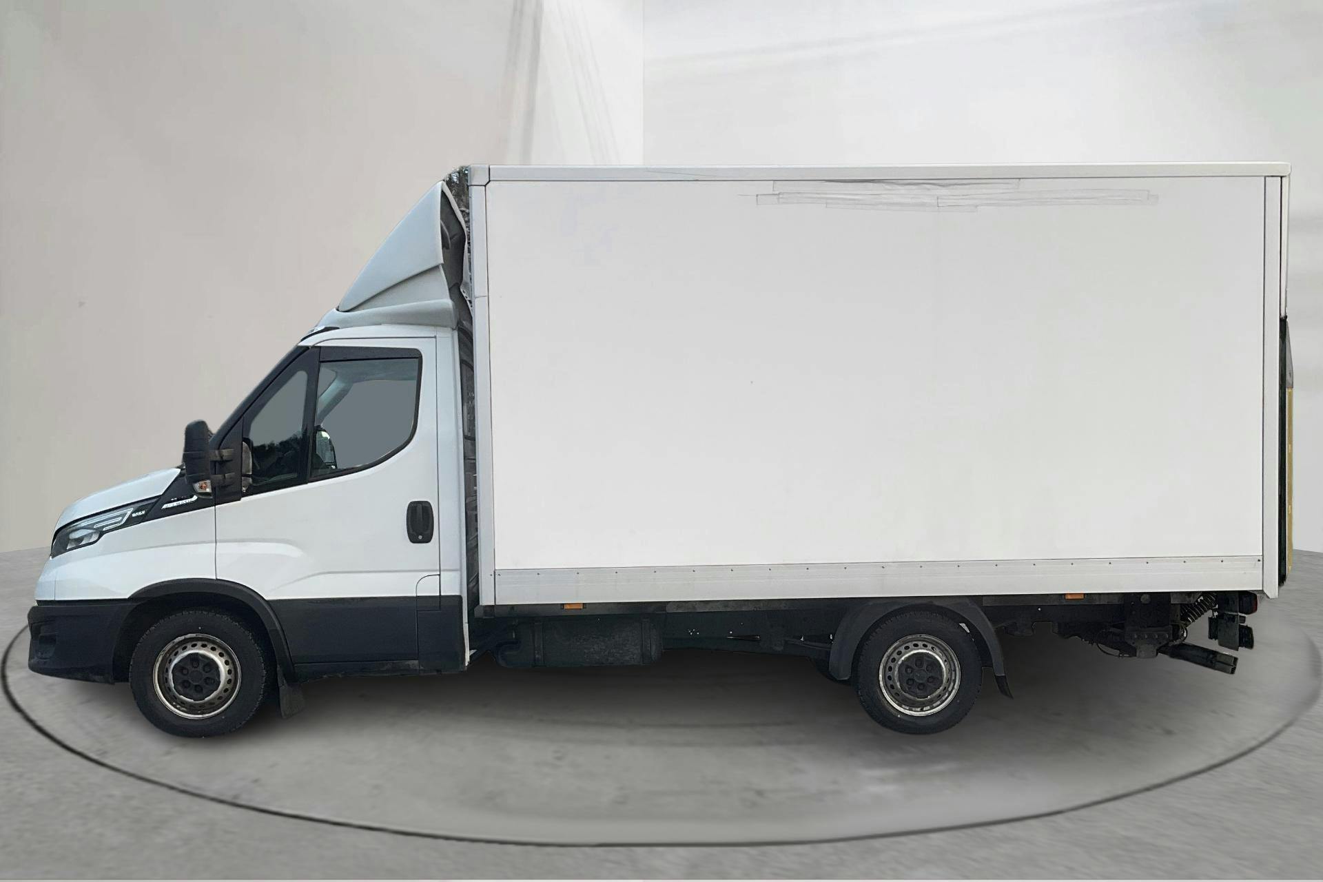 Presentation photo 2 of 12: Iveco Daily 35 2.3 (156hk) - 145 000 km - Automatic - white - 2022
