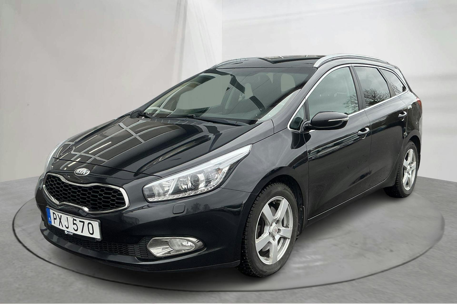 Presentationsfoto 1 av 13: KIA Cee'd 1.6 CRDi SW (128hk) - 18 308 mil - Manuell - svart - 2013