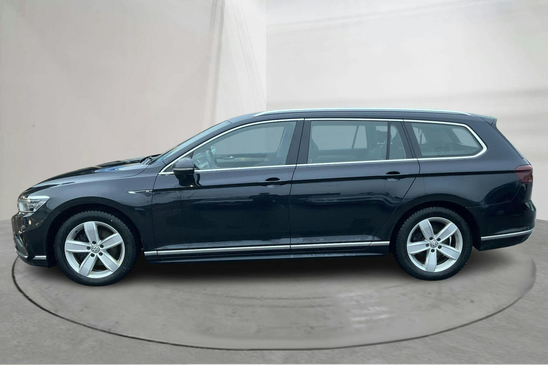 Presentation photo 2 of 17: VW Passat 2.0 TDI Sportscombi 4MOTION (190hk) - 189 470 km - Automatic - black - 2020