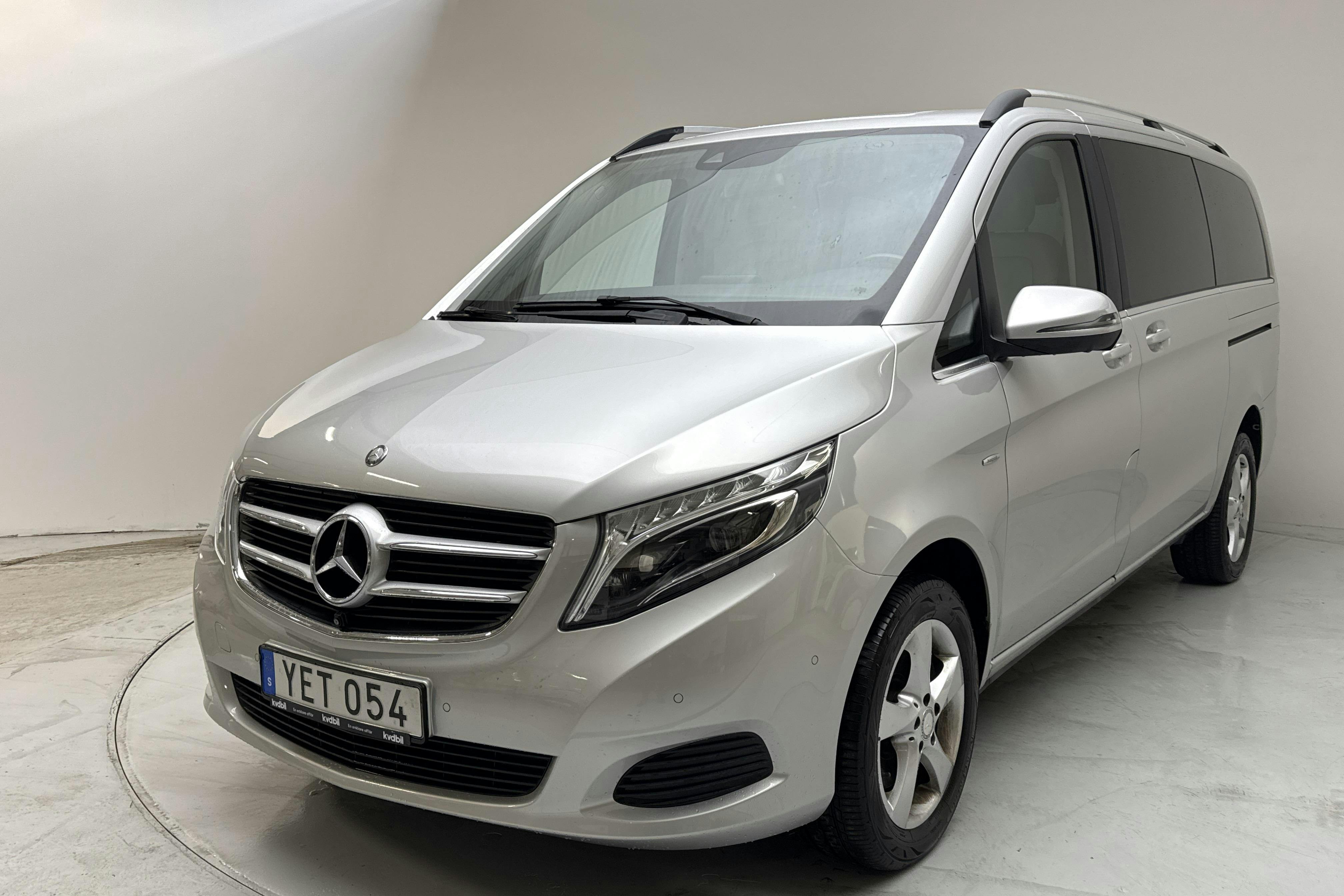 Presentationsfoto 1 av 14: Mercedes V 250 d 4MATIC W447 (190hk) - 10 028 mil - Automat - silver - 2016