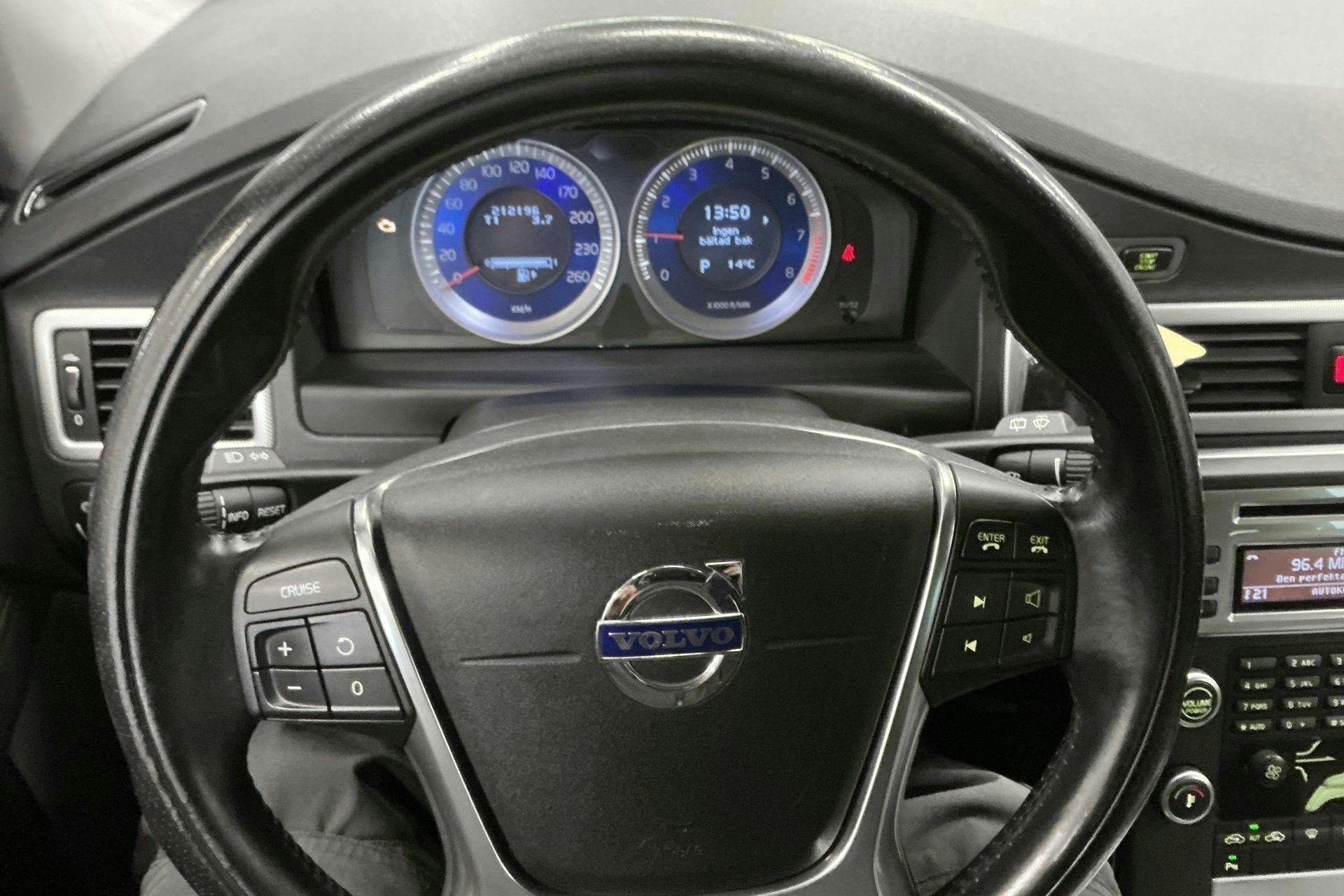 Presentationsfoto 11 av 11: Volvo V70 II T4 (180hk) - 21 219 mil - Automat - röd - 2011