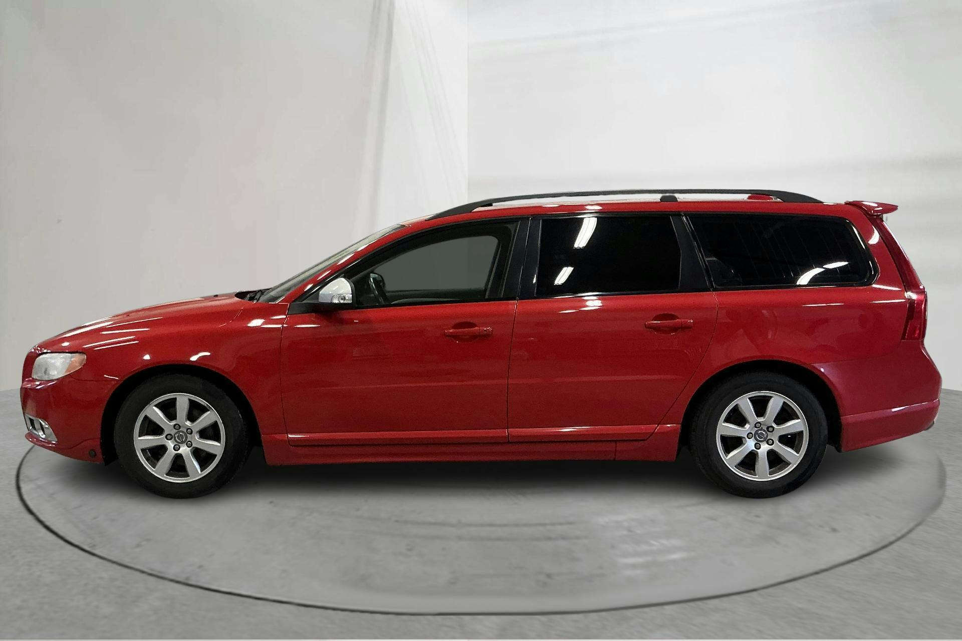 Presentationsfoto 2 av 11: Volvo V70 II T4 (180hk) - 21 219 mil - Automat - röd - 2011