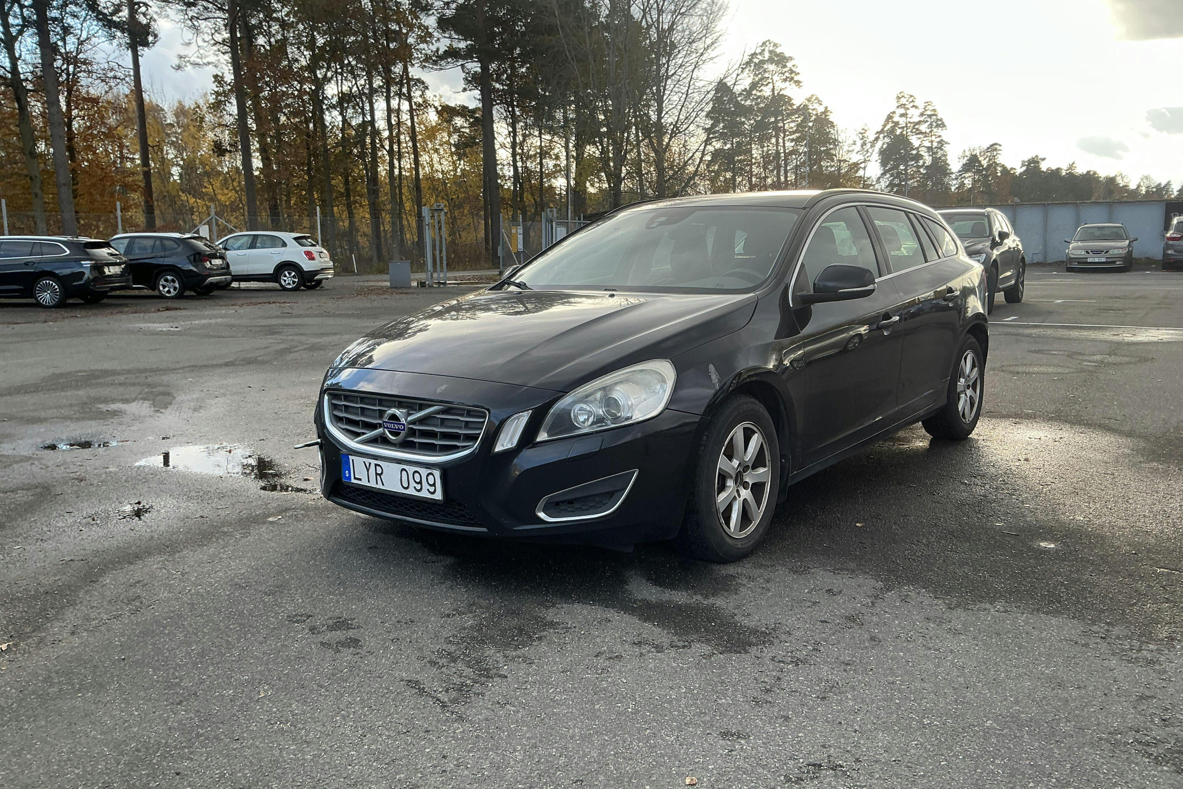 Presentationsfoto 1 av 13: Volvo V60 D2 (115hk) - 30 067 mil - Manuell - svart - 2012