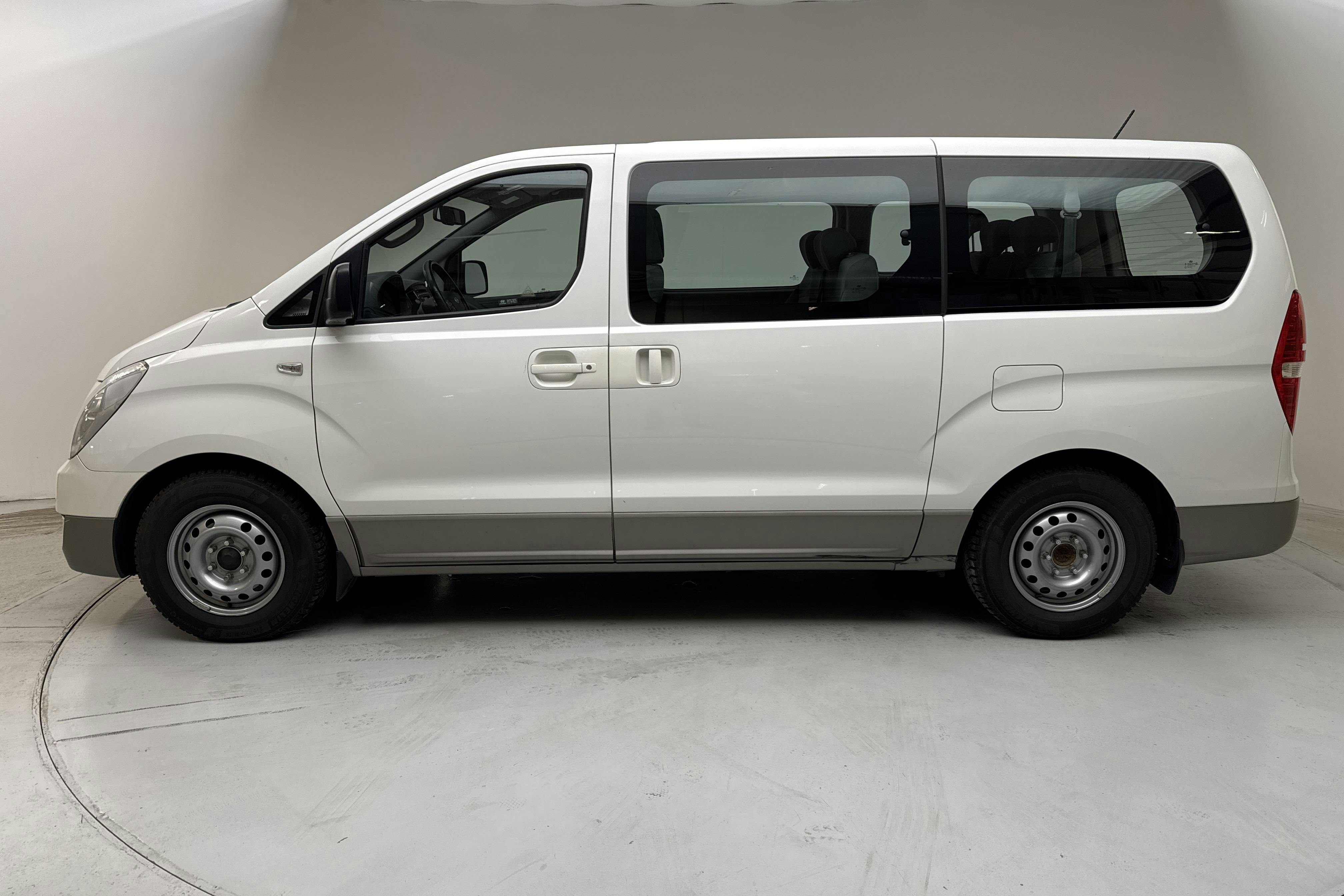 Presentationsfoto 2 av 14: HYUNDAI H-1 Travel 2.5 CRDi - 14 008 mil - Manuell - vit - 2016