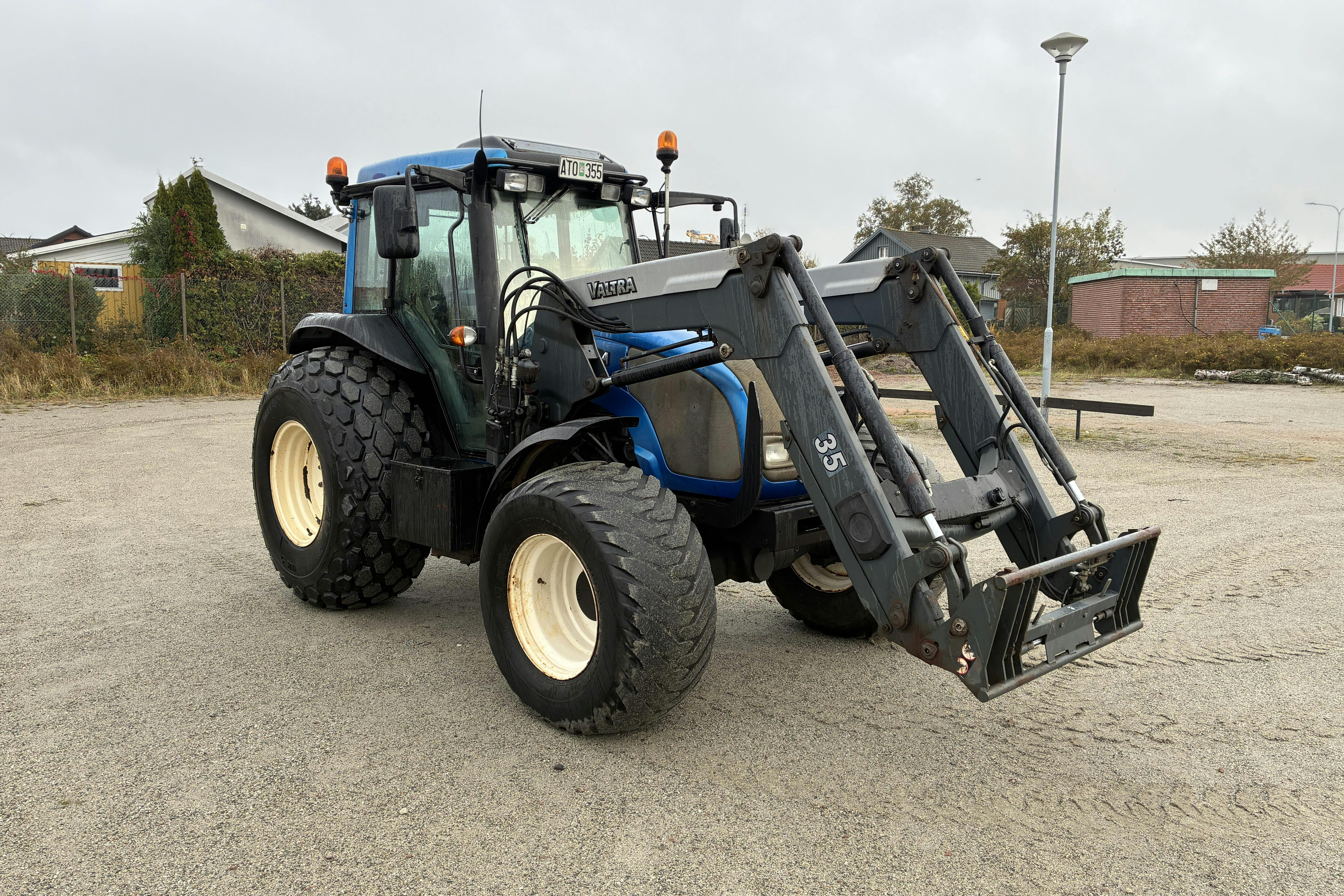 Presentationsfoto 2 av 50: VALTRA A85 traktor -  - Manuell - blå - 2007