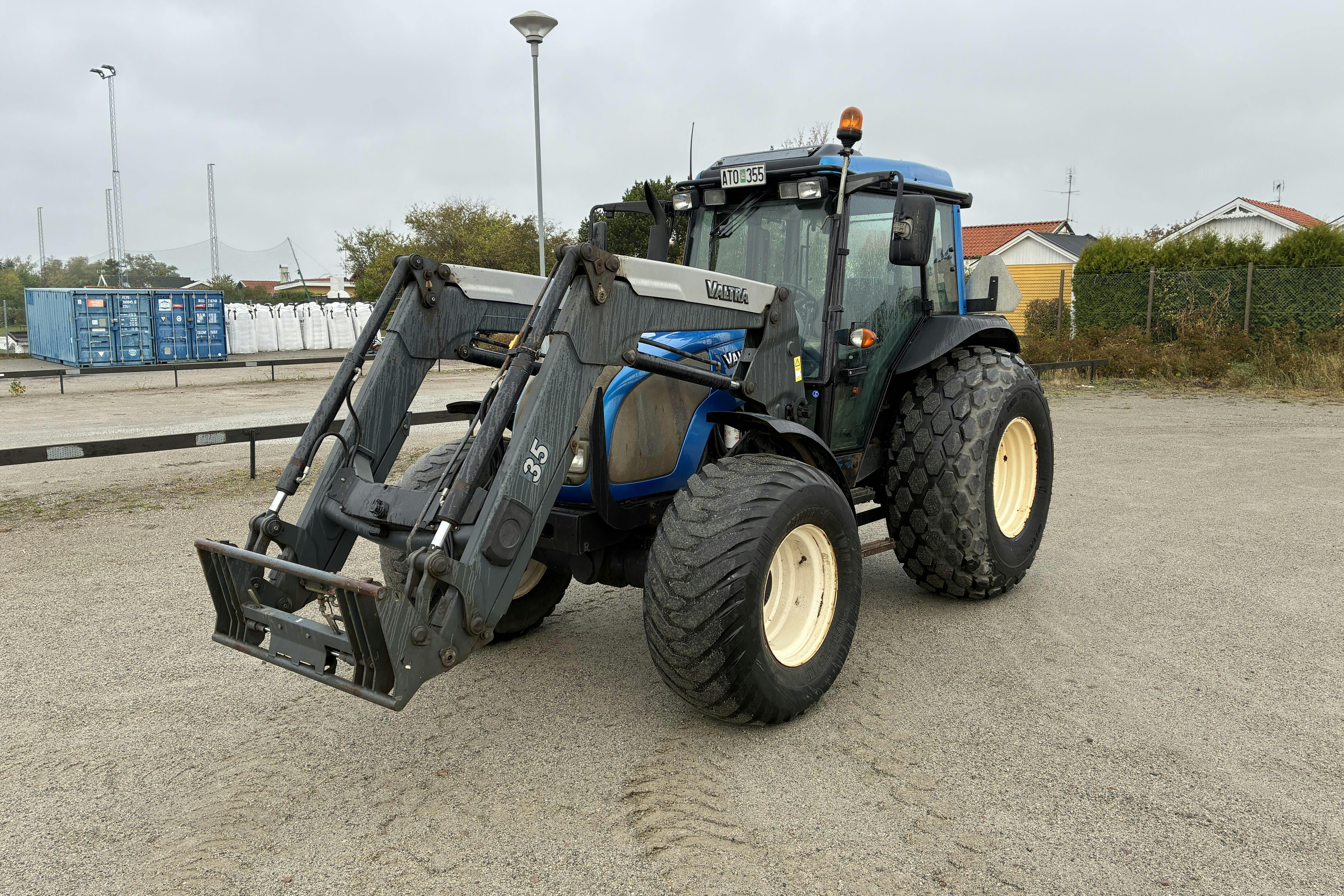 Presentationsfoto 1 av 50: VALTRA A85 traktor -  - Manuell - blå - 2007