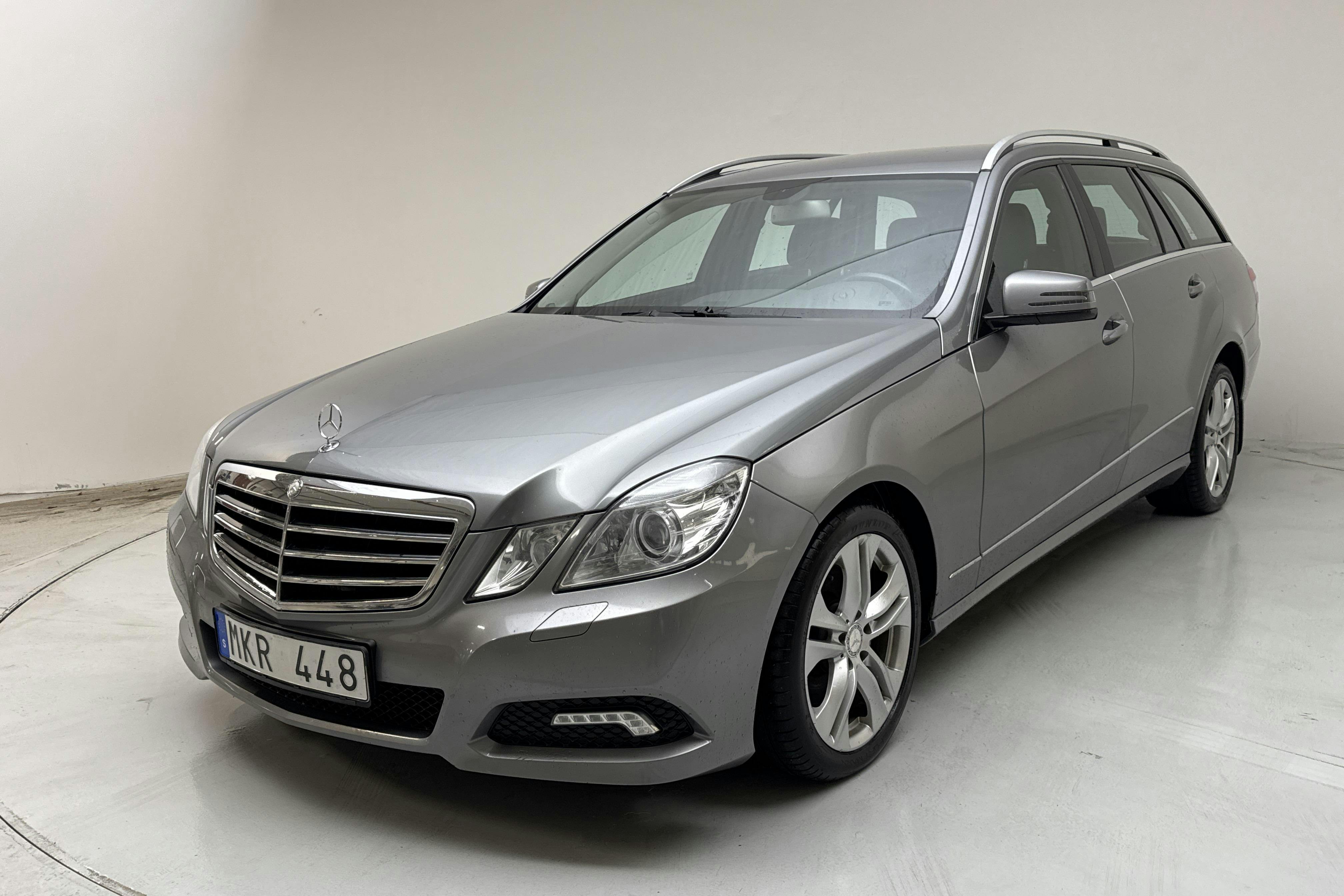 Presentation photo 1 of 12: Mercedes E 350 BlueEfficiency 4Matic Kombi S212 (272hk) - 253 230 km - Automatic - gray - 2010
