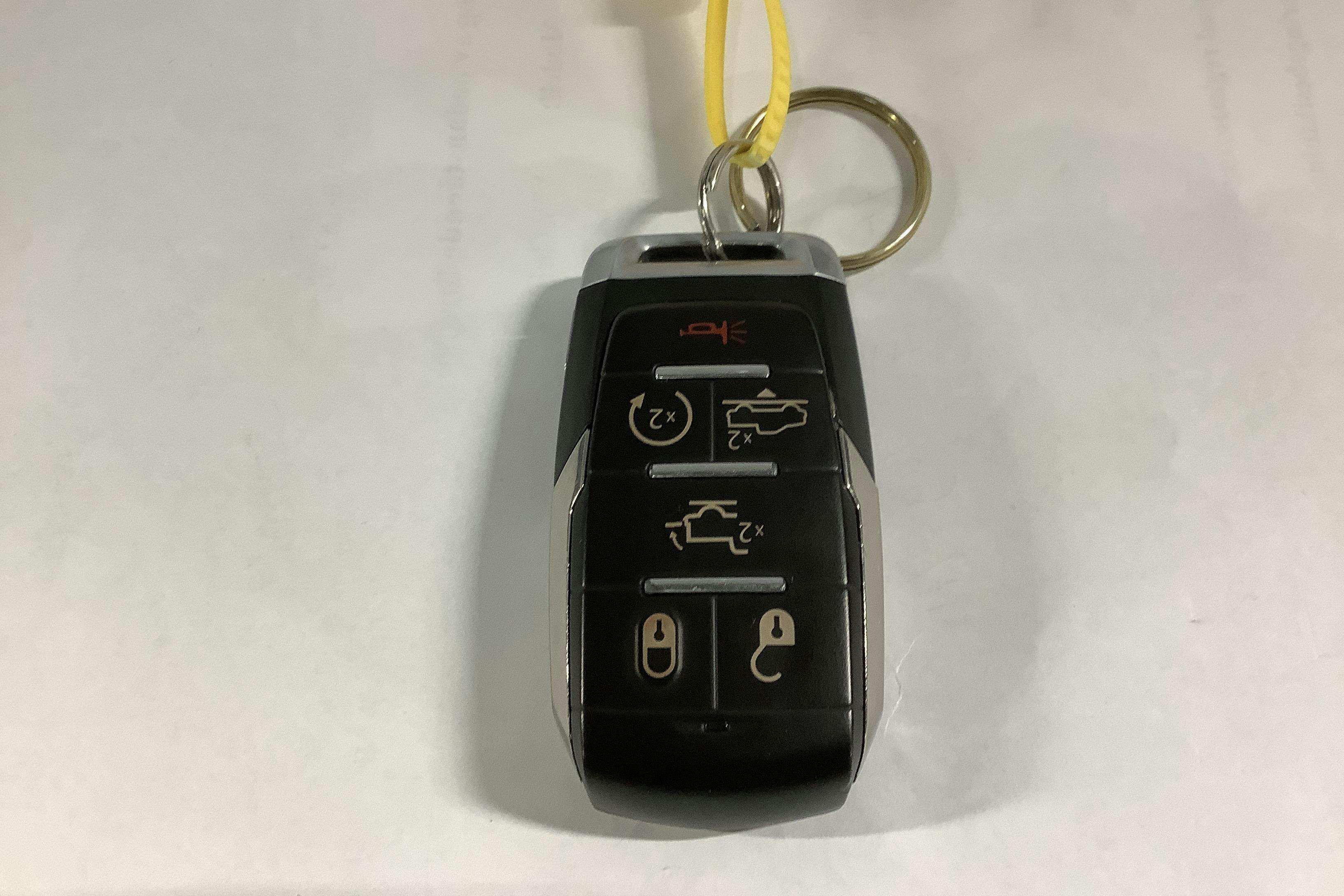 Presentationsfoto 17 av 17: Dodge RAM 1500 5.7 (395hk) - 12 926 mil - Automat - vit - 2022