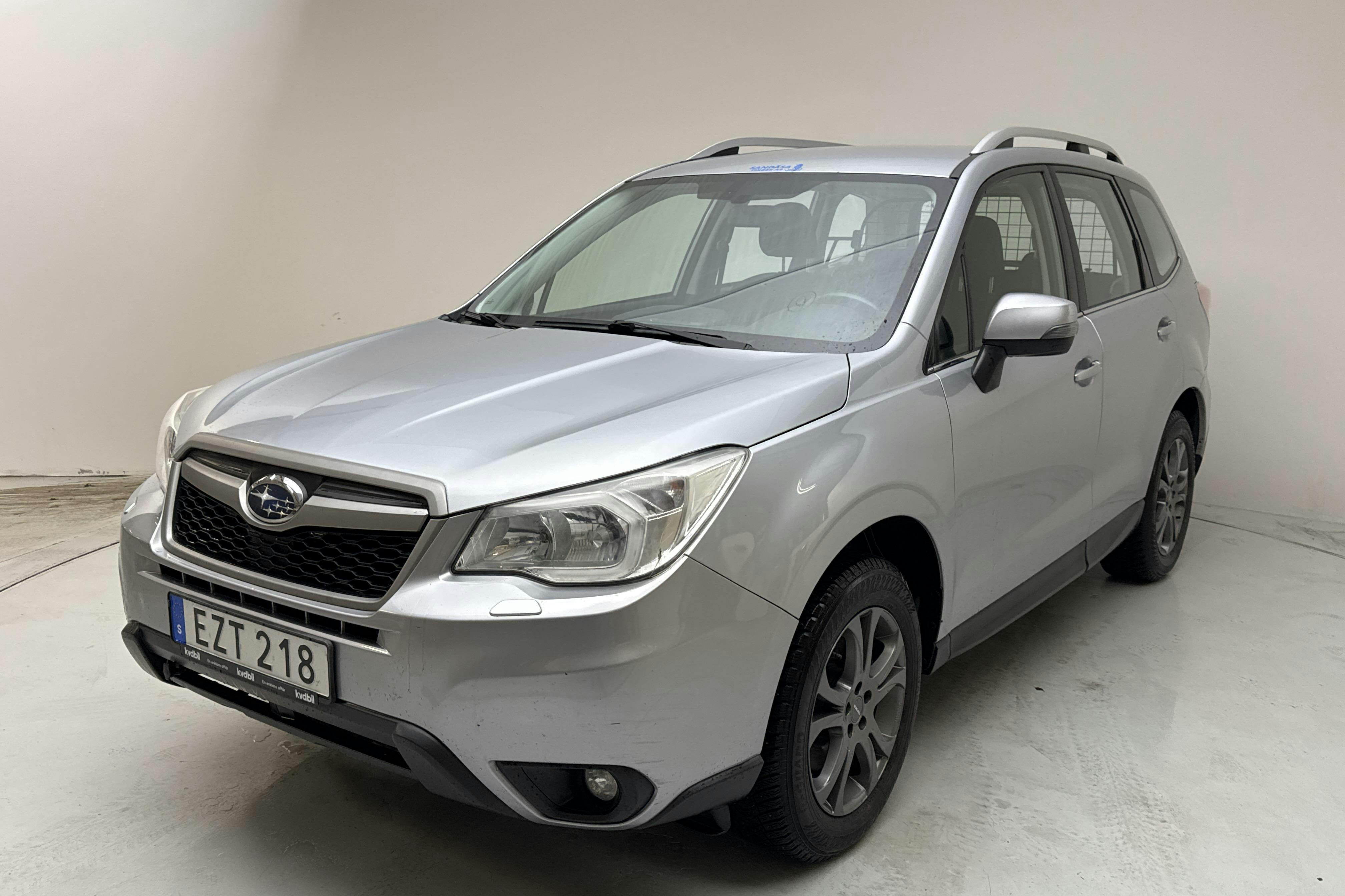 Presentationsfoto 1 av 15: Subaru Forester 2.0D (147hk) - 19 900 mil - Manuell - silver - 2014