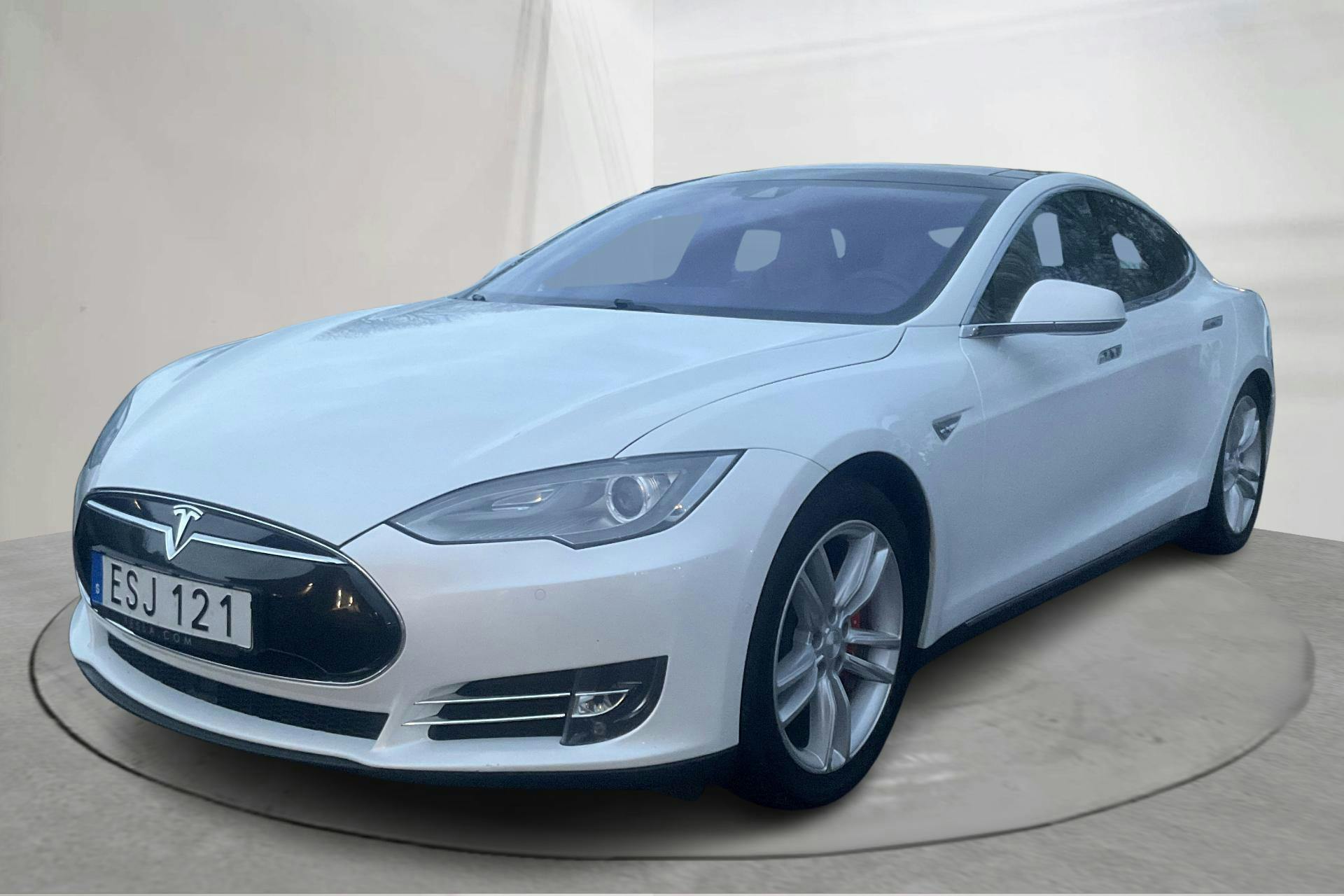 Presentation photo 1 of 19: Tesla Model S P85D - 144 140 km - Automatic - white - 2015