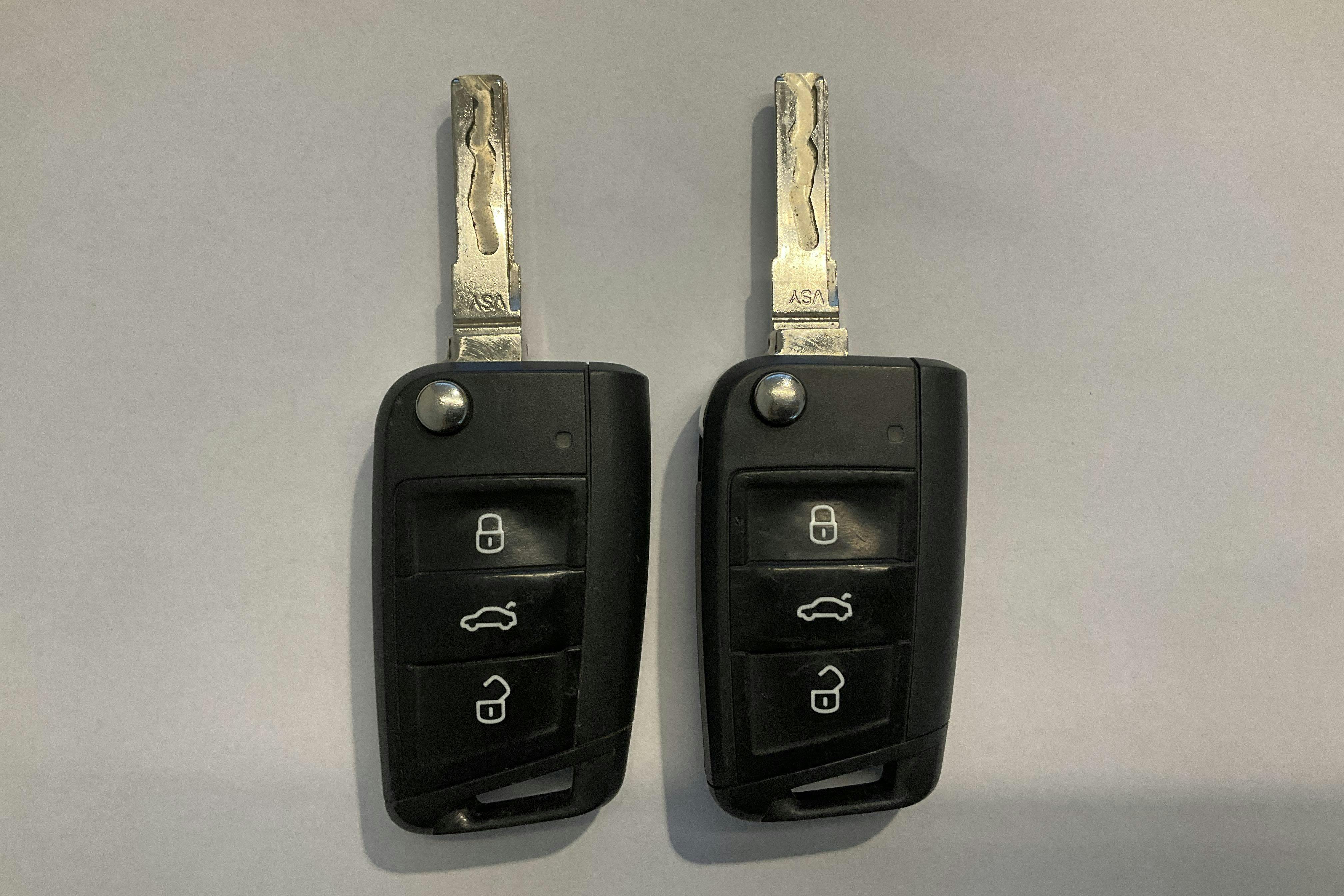 Presentation photo 12 of 12: Seat Leon 1.2 TSI 5dr (110hk) - 148 210 km - Automatic - Dark Grey - 2016