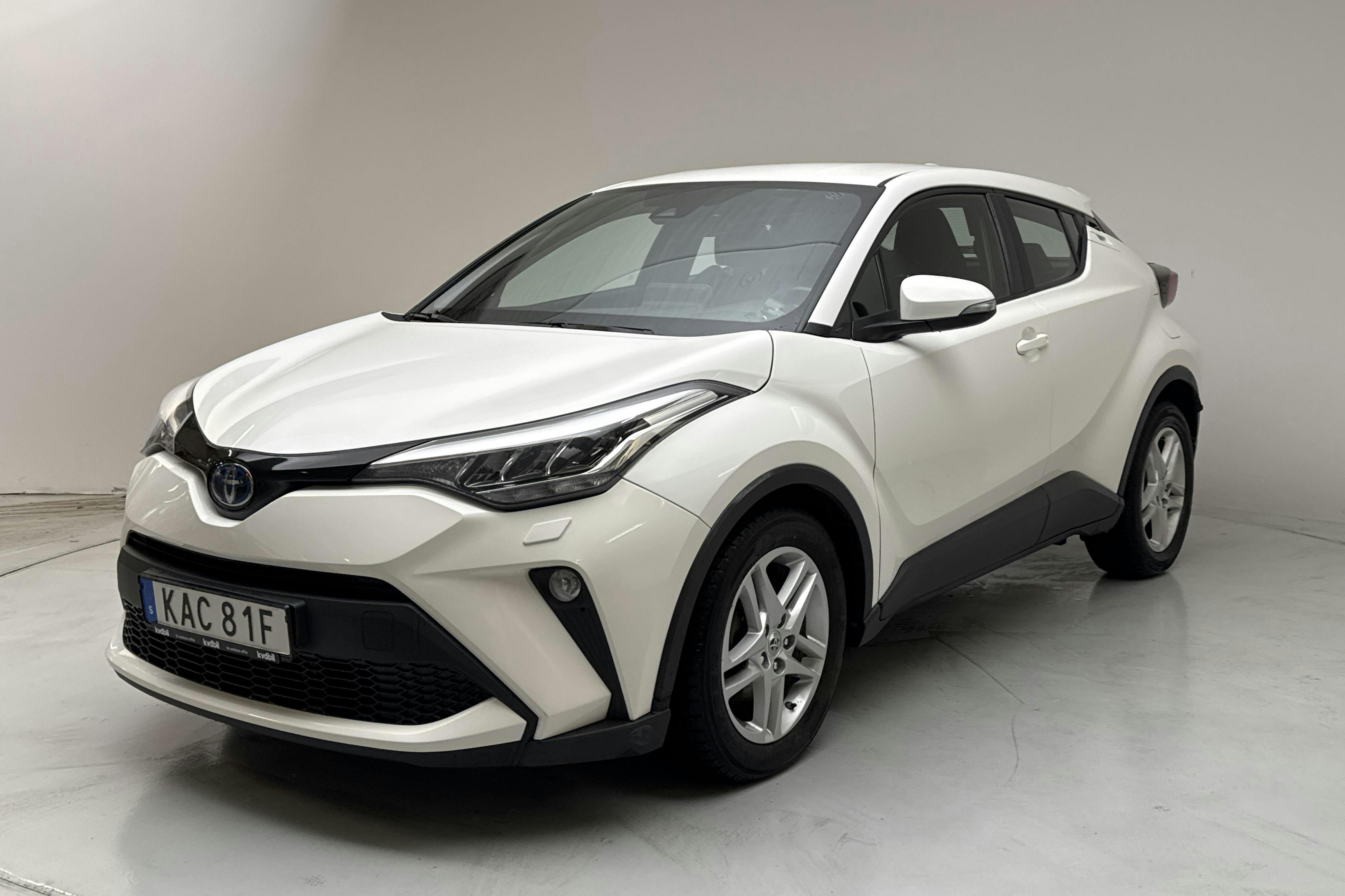 Toyota C-HR 1.8 HSD (122hk) - 11 145 mil - Automat - vit - 2022