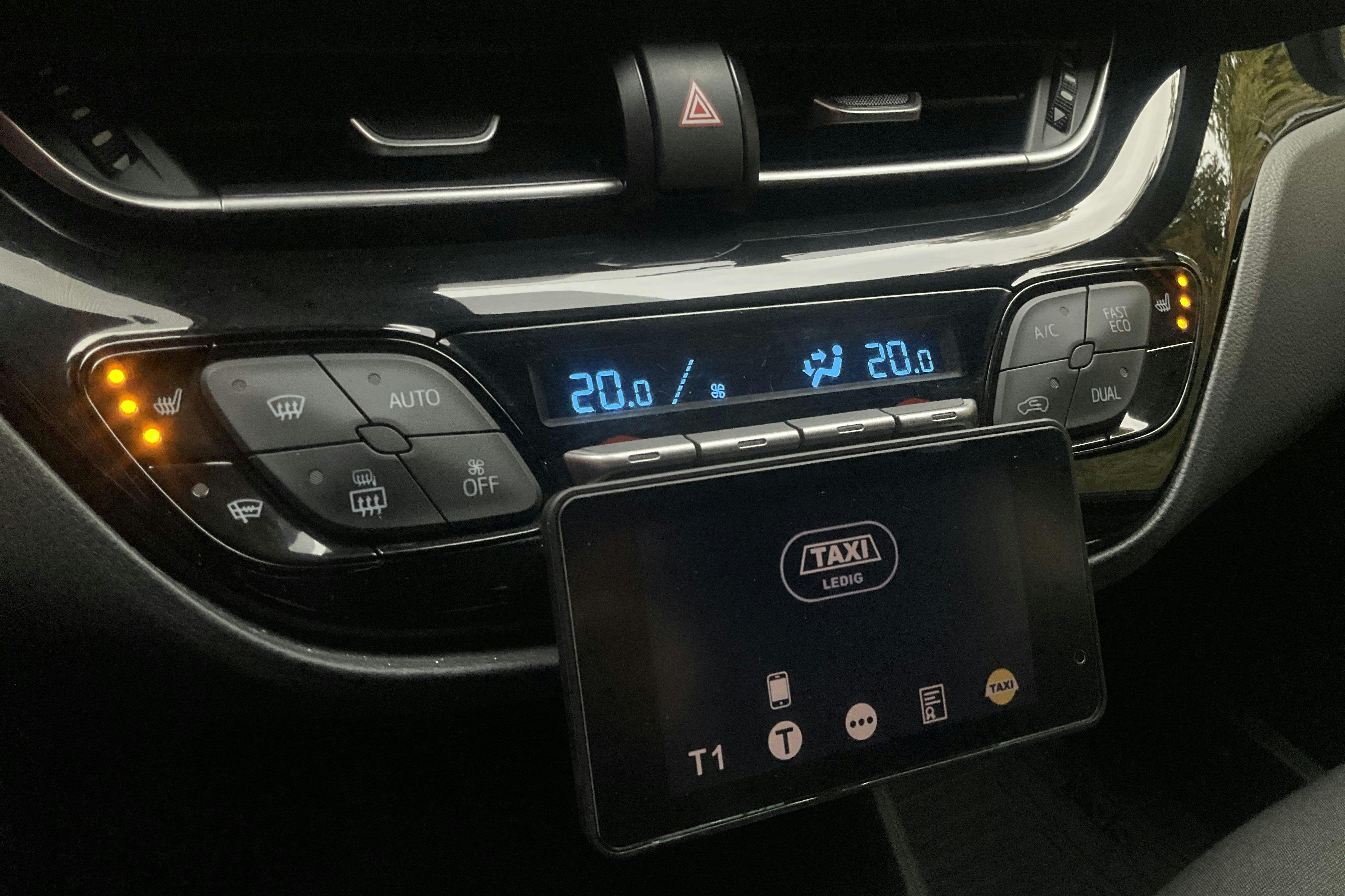 Presentationsfoto 12 av 12: Toyota C-HR 1.8 HSD (122hk) - 11 145 mil - Automat - vit - 2022