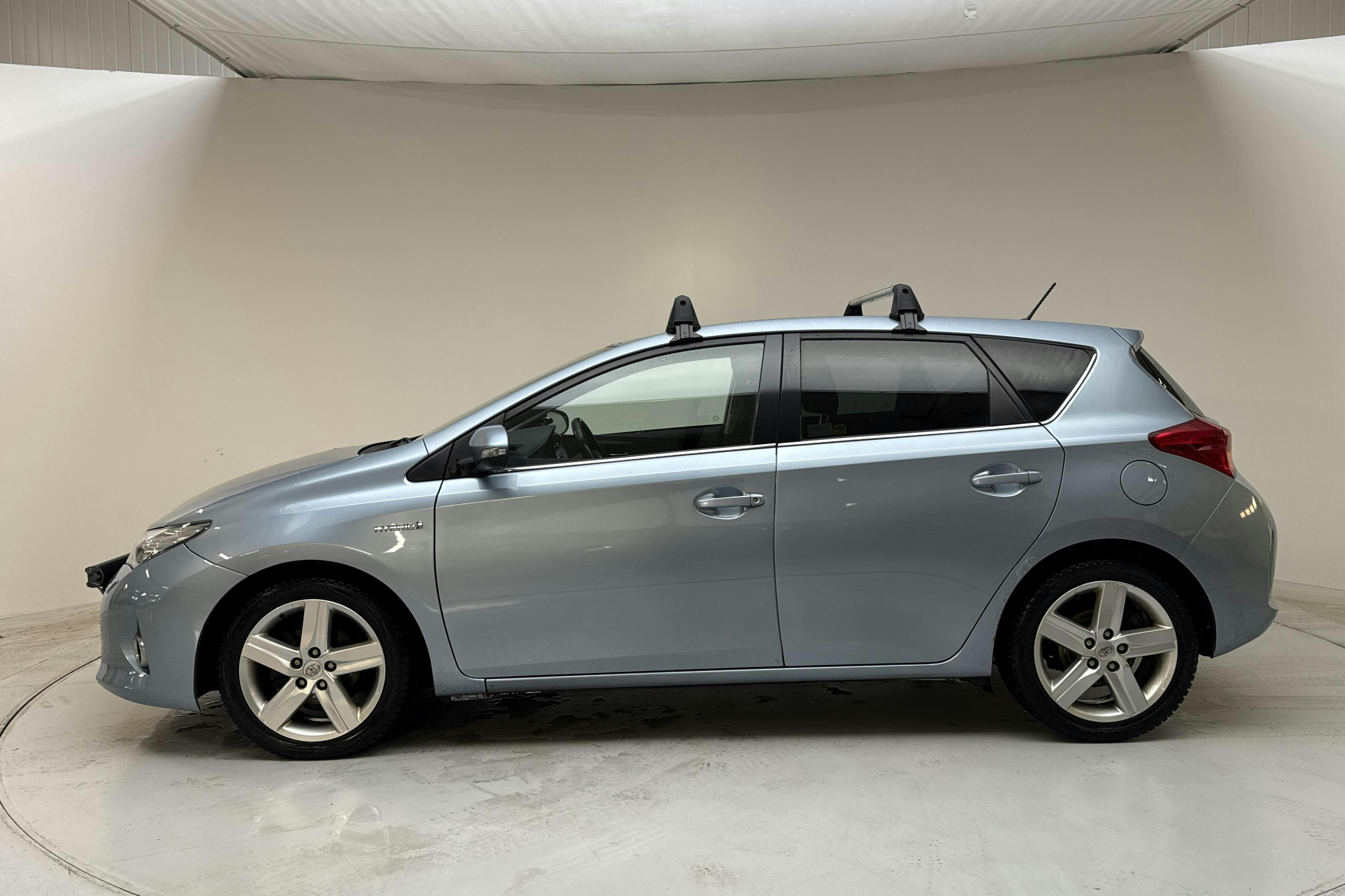 Presentation photo 2 of 13: Toyota Auris 1.8 HSD 5dr (99hk) - 286 530 km - Automatic - Light Blue - 2013