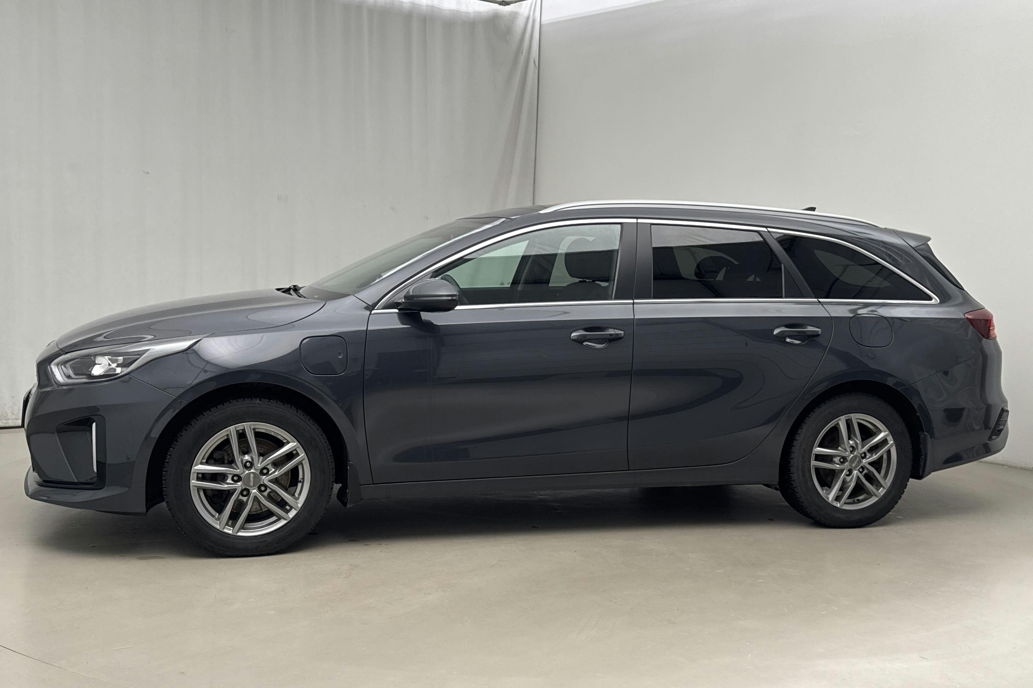 Presentationsfoto 2 av 20: KIA Ceed 1.6 Plug-in Hybrid SW (141hk) - 7 014 mil - Automat - grå - 2021