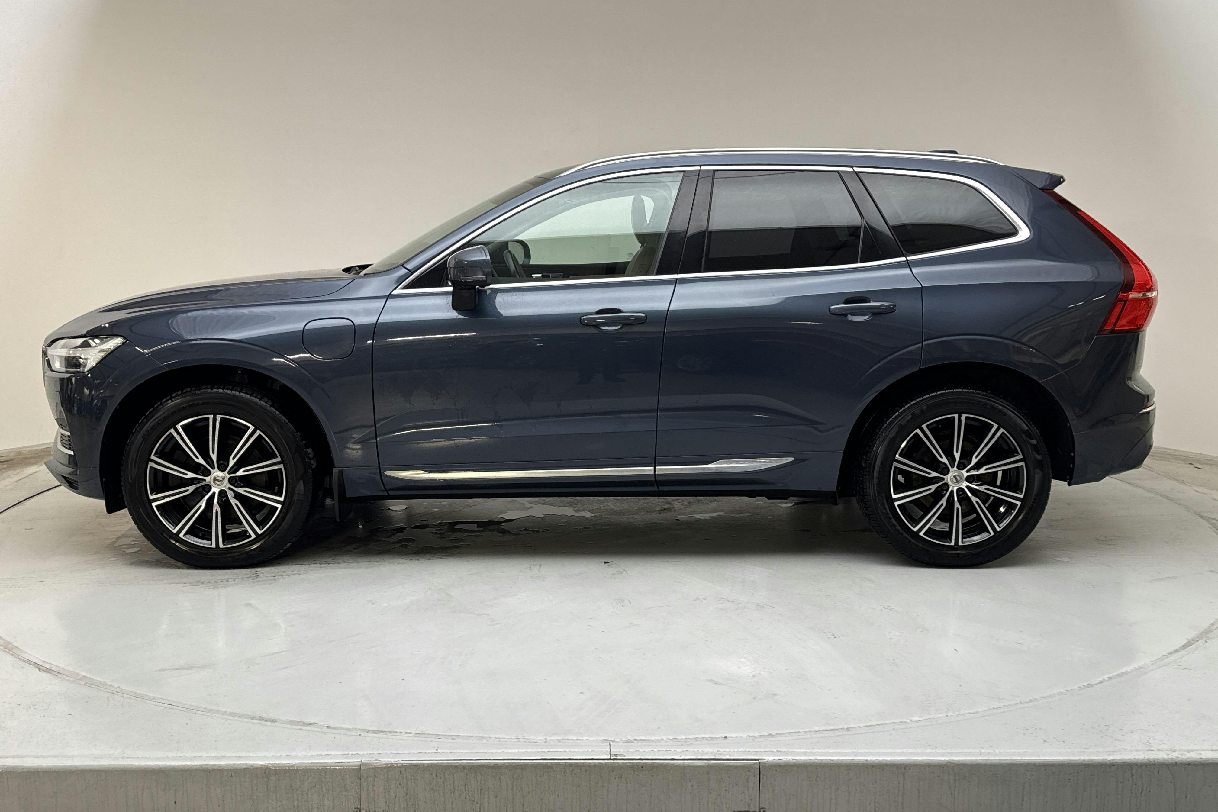 Presentationsfoto 2 av 21: Volvo XC60 T8 AWD Recharge (390hk) - 19 494 mil - Automat - Dark Blue - 2019