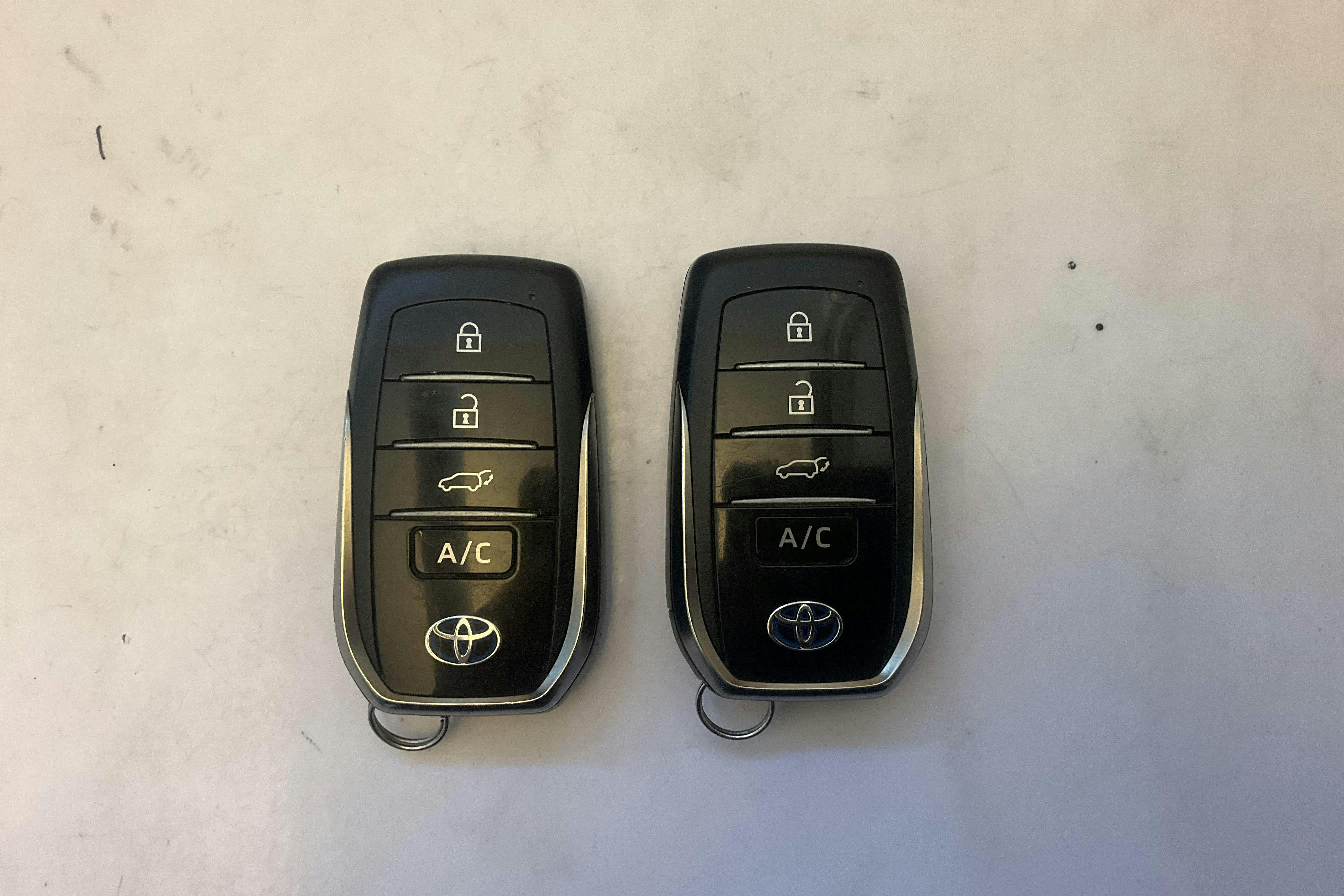 Presentationsfoto 18 av 18: Toyota RAV4 2.5 Plug-in Hybrid AWDi (306hk) - 12 186 mil - Automat - grå - 2021