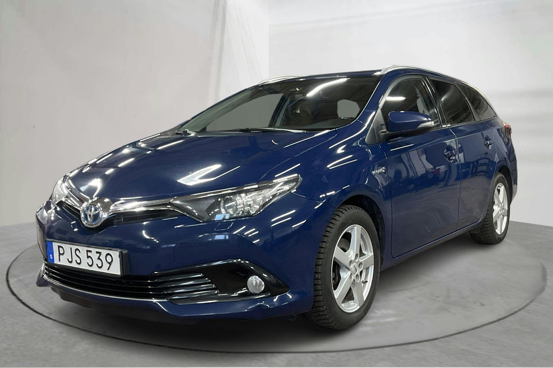 Presentationsfoto 1 av 15: Toyota Auris 1.8 HSD Touring Sports (99hk) - 18 359 mil - Automat - Dark Blue - 2017