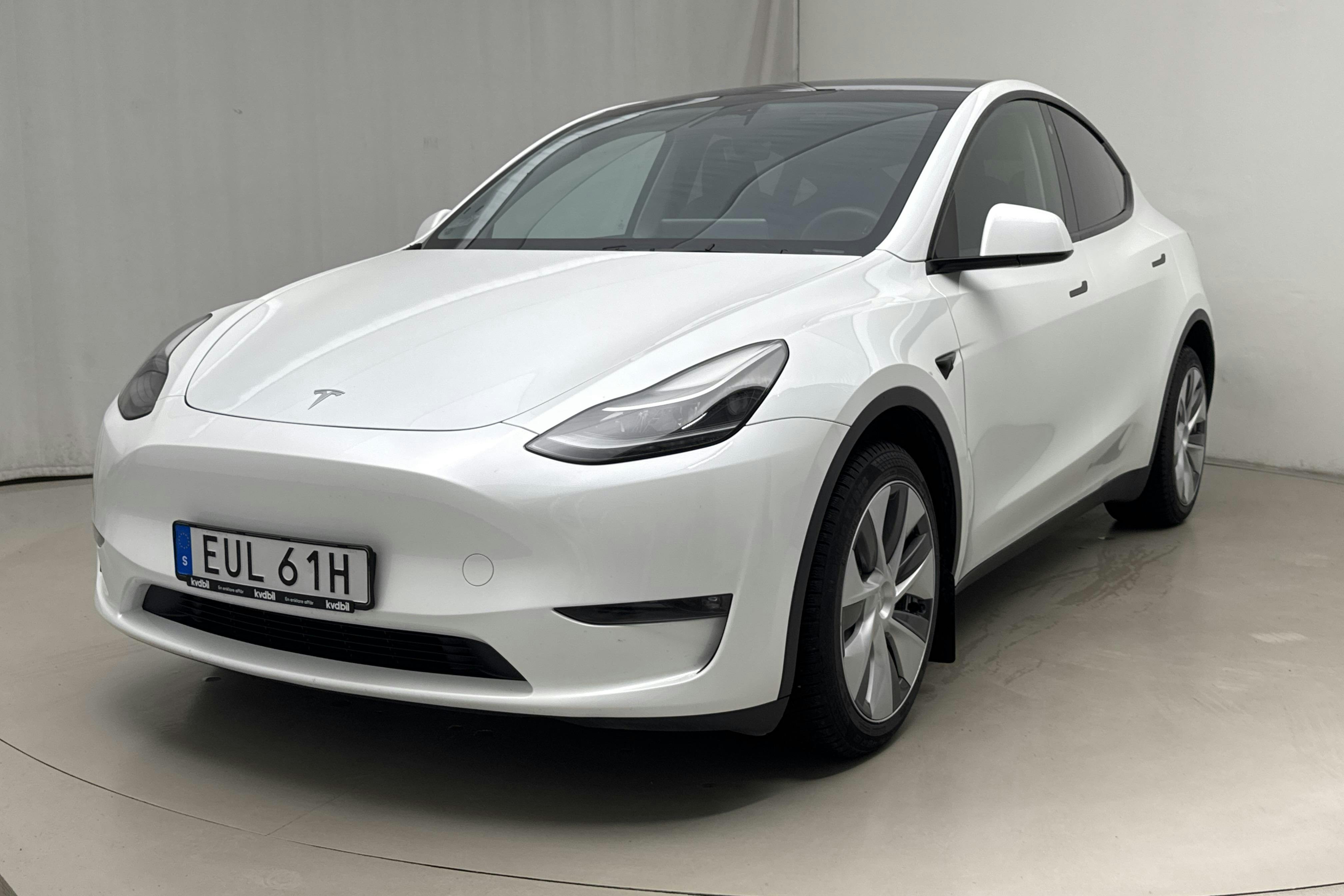 Tesla Model Y Long Range Dual Motor AWD - 6 521 mil - Automat - vit - 2023
