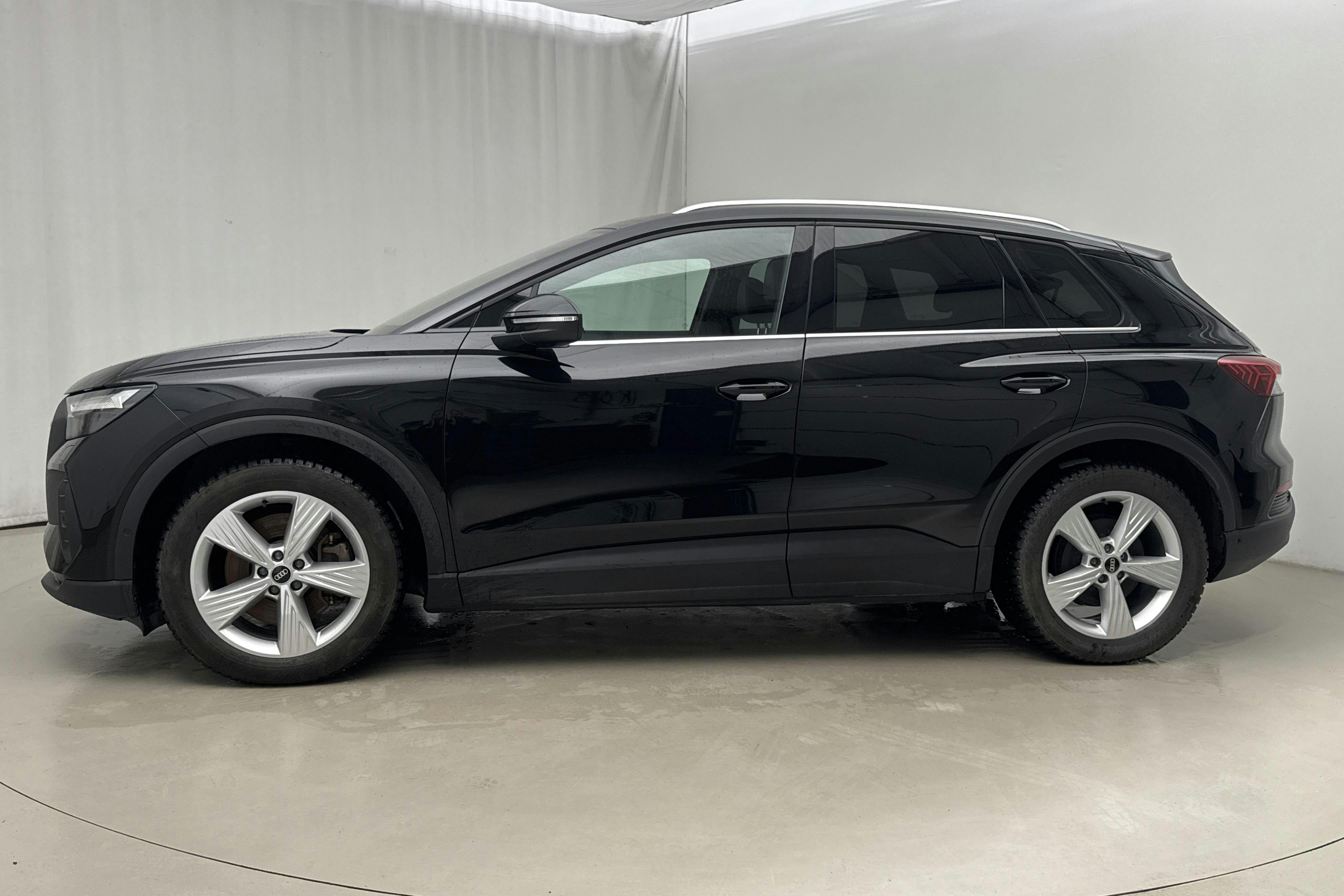 Presentation photo 2 of 27: Audi Q4 45 e-tron quattro 77kWh (265hk) - 49 390 km - Automatic - black - 2023