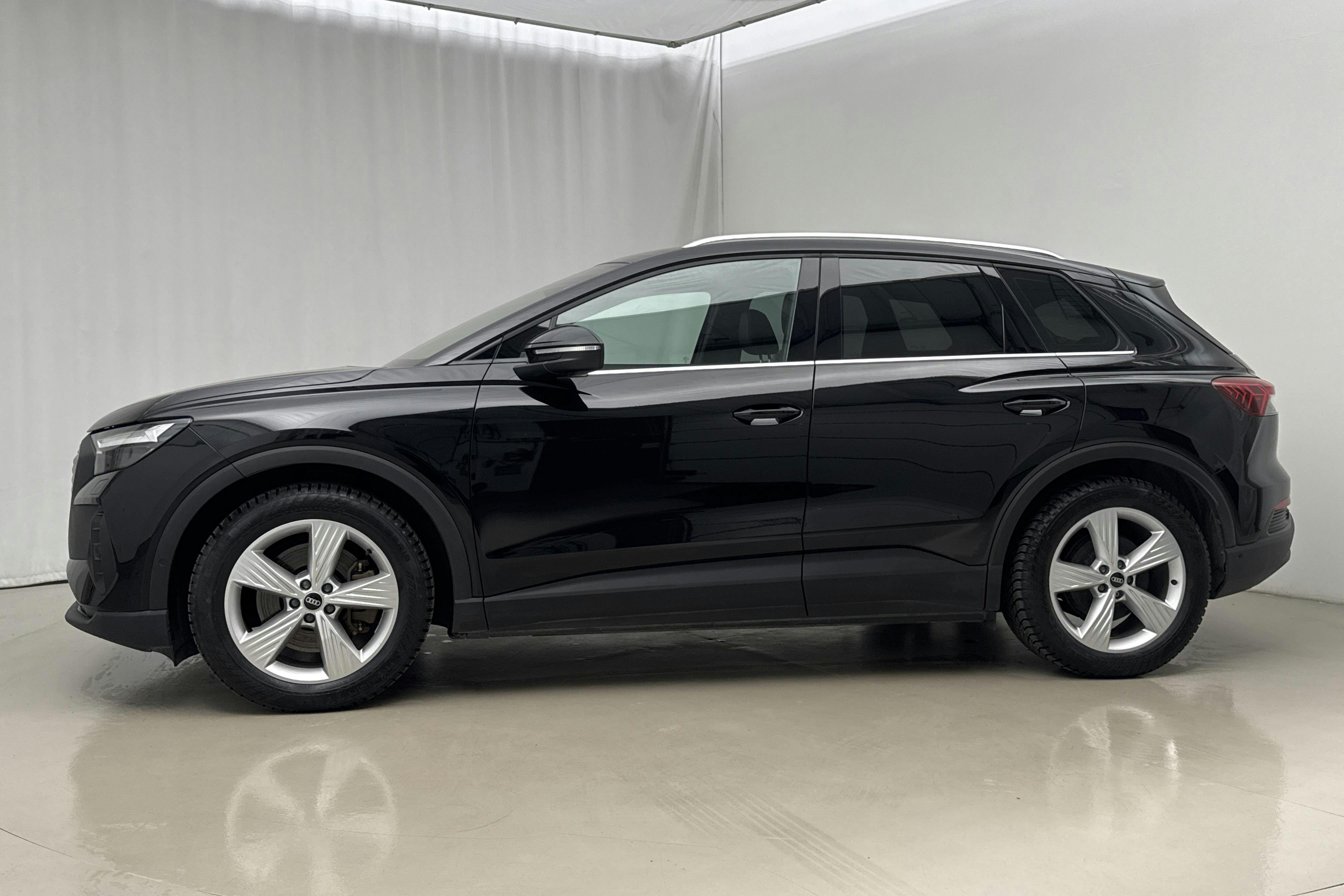Presentation photo 27 of 27: Audi Q4 45 e-tron quattro 77kWh (265hk) - 49 390 km - Automatic - black - 2023