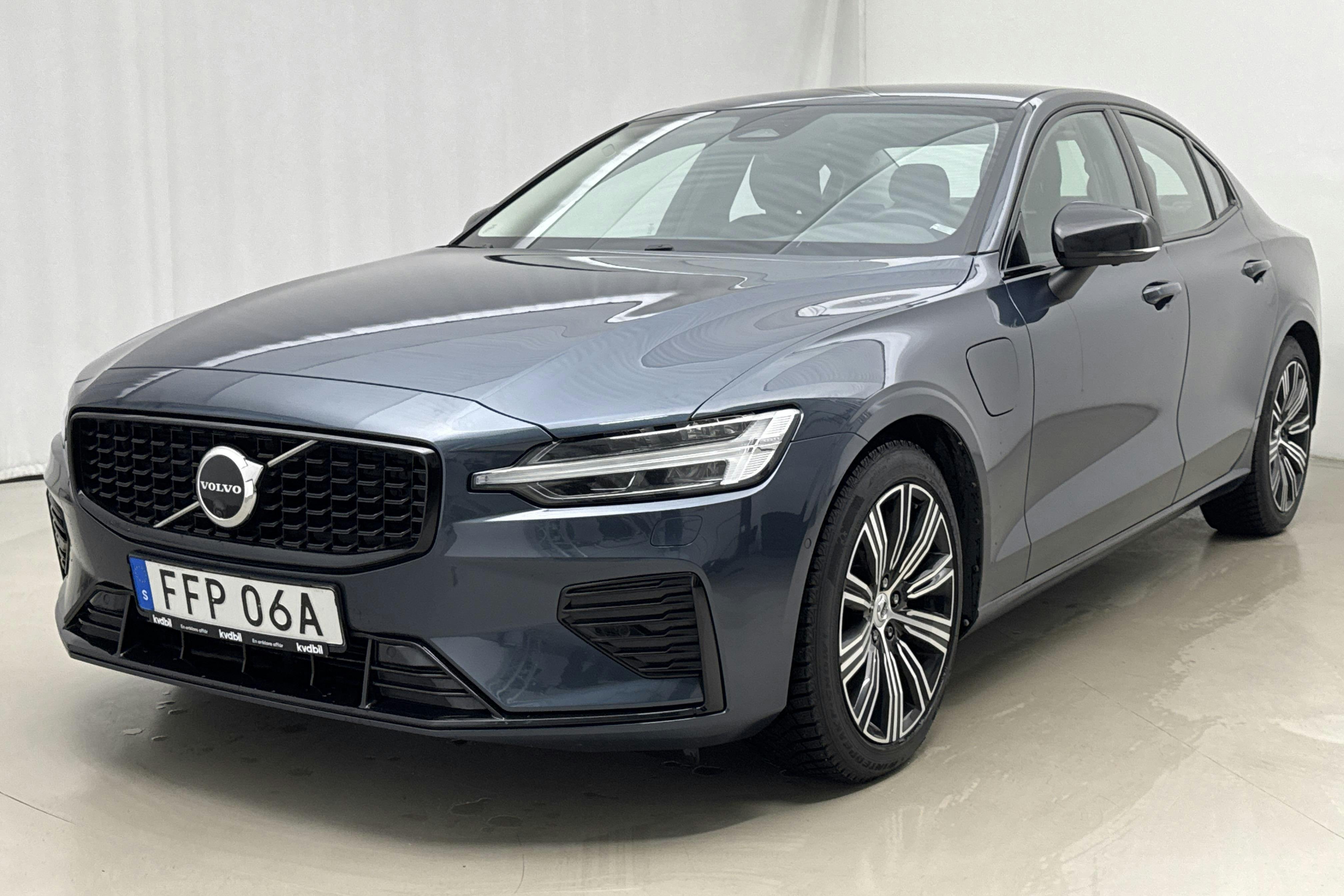 Presentation photo 1 of 24: Volvo S60 T8 AWD Recharge (455hk) - 144 180 km - Automatic - Dark Blue - 2023