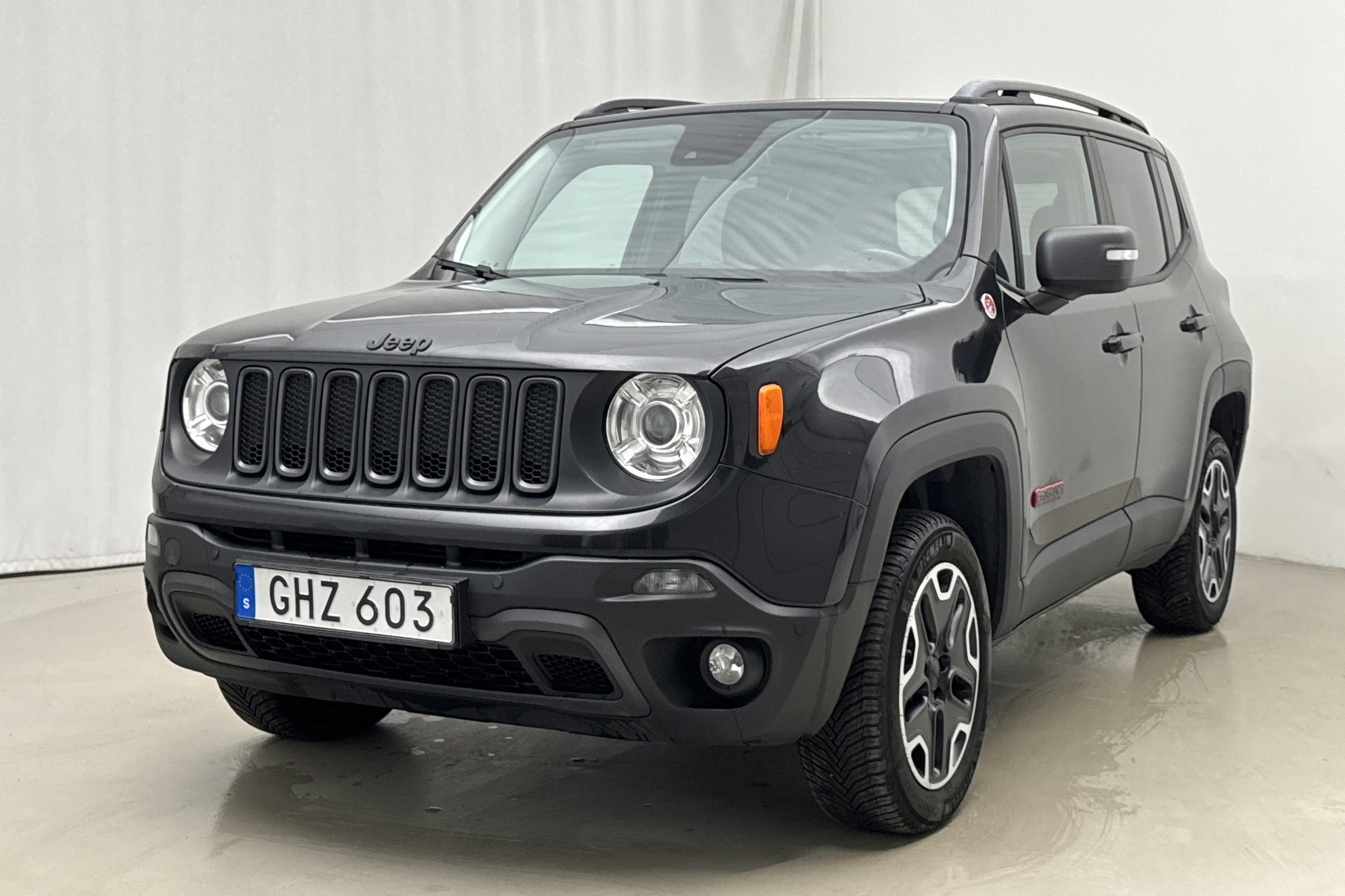 Presentation photo 1 of 23: Jeep Renegade 2.0 MultiJet 4WD (170hk) - 153 240 km - Automatic - black - 2015