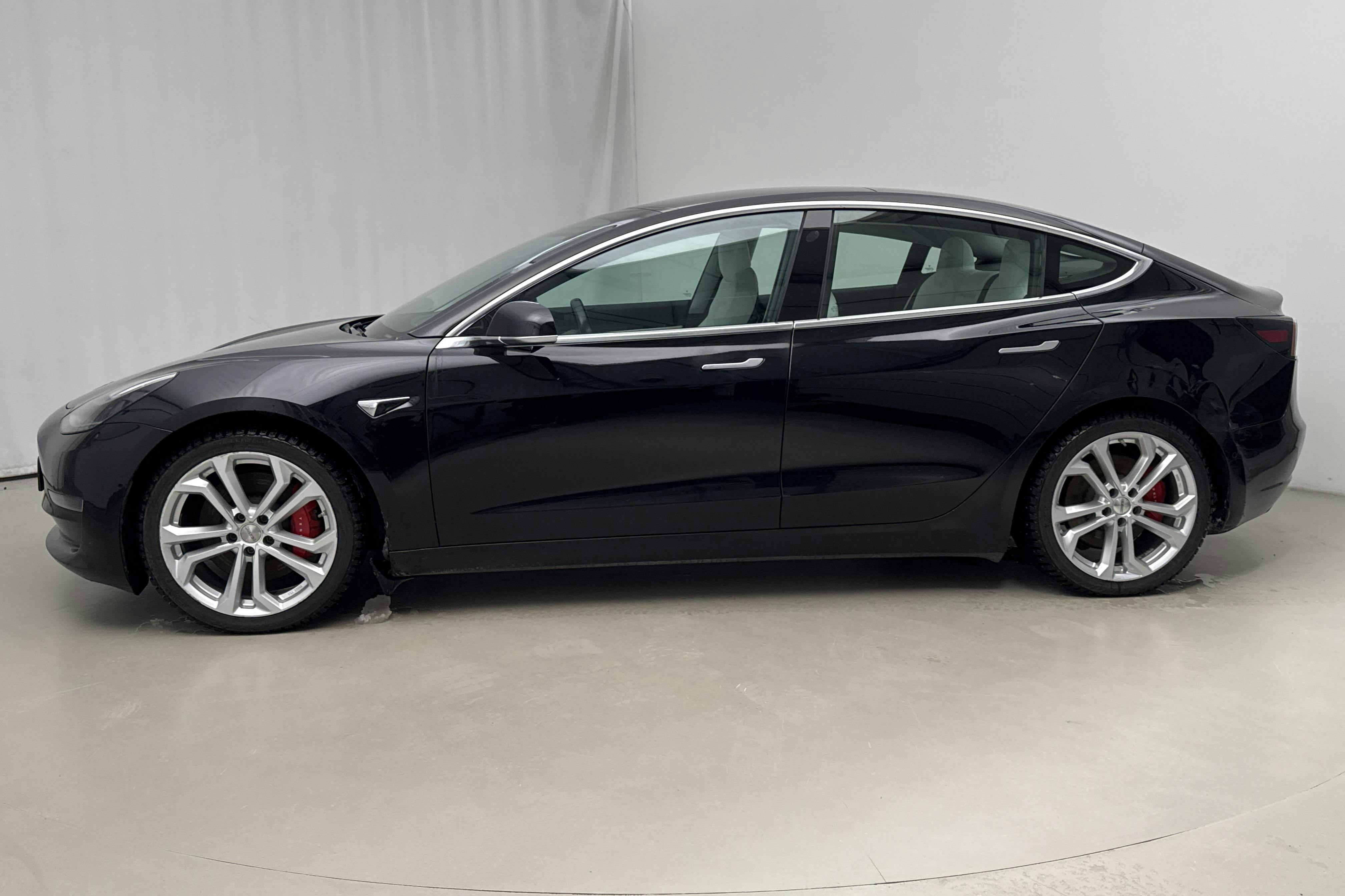 Esittelykuva 2 osoitteesta 19: Tesla Model 3 Performance AWD - 144 600 km - Automaattinen - musta - 2019