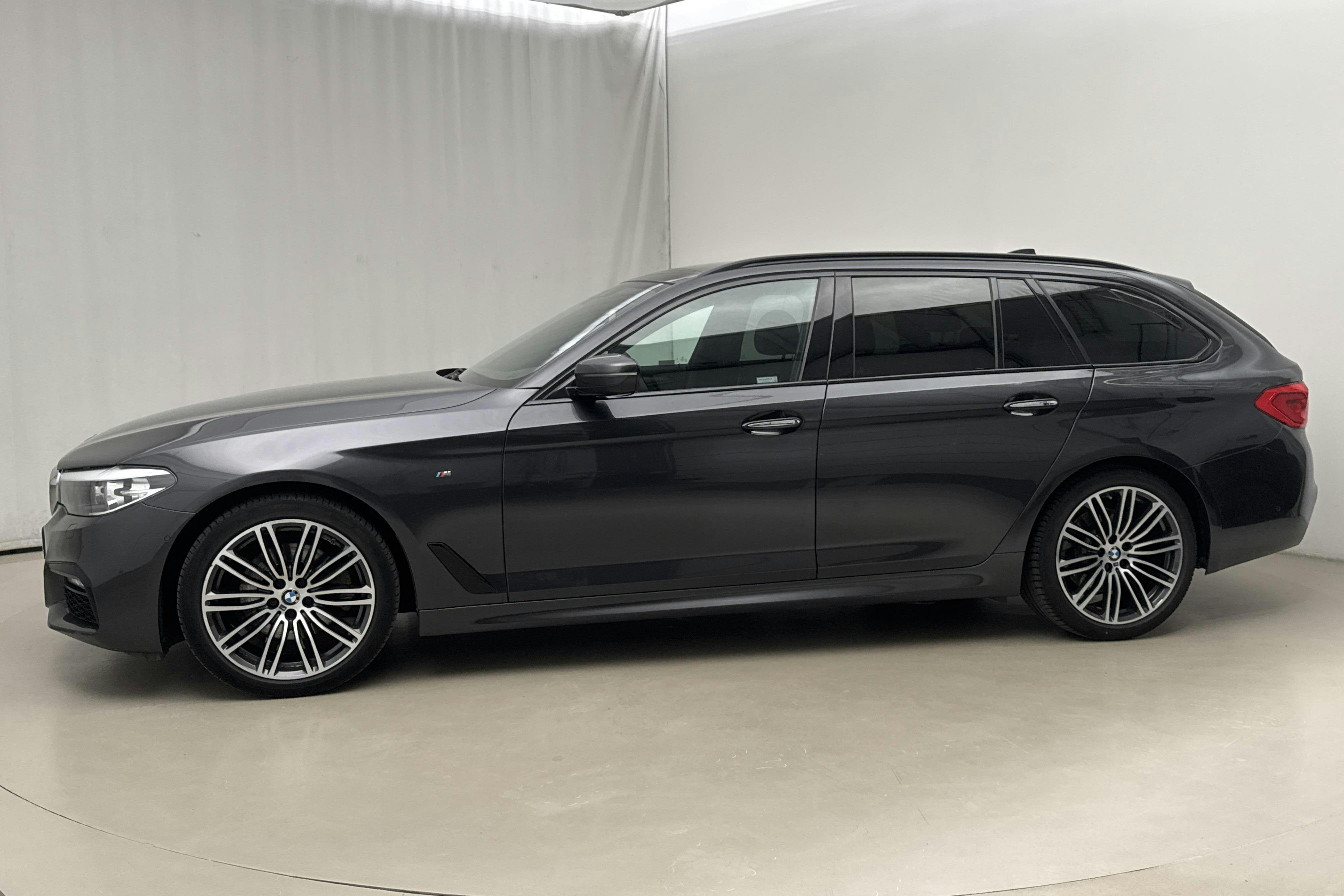 Presentationsfoto 2 av 23: BMW 520d xDrive Touring, G31 (190hk) - 9 097 mil - Automat - grå - 2018