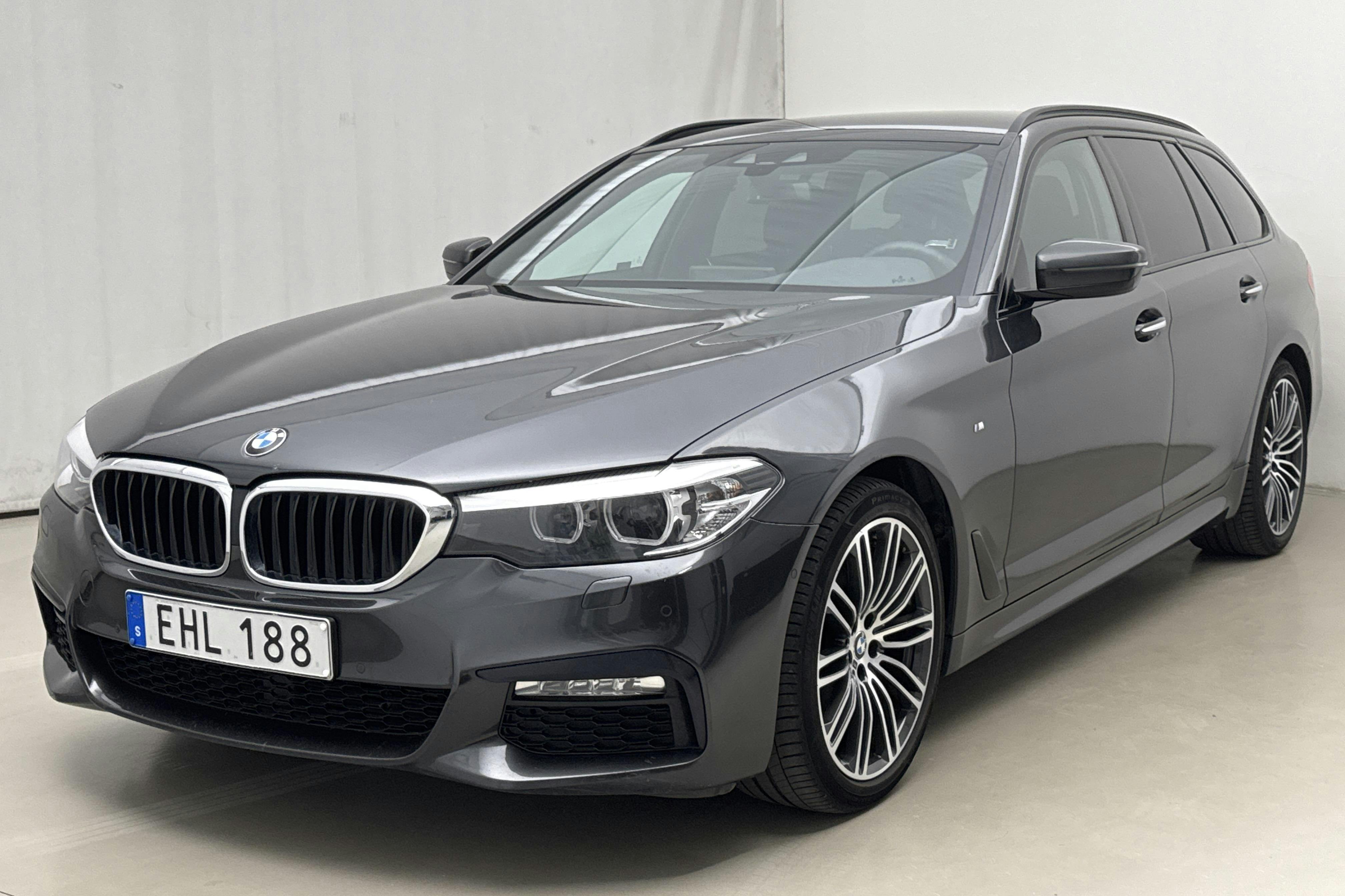Presentationsfoto 1 av 23: BMW 520d xDrive Touring, G31 (190hk) - 9 097 mil - Automat - grå - 2018