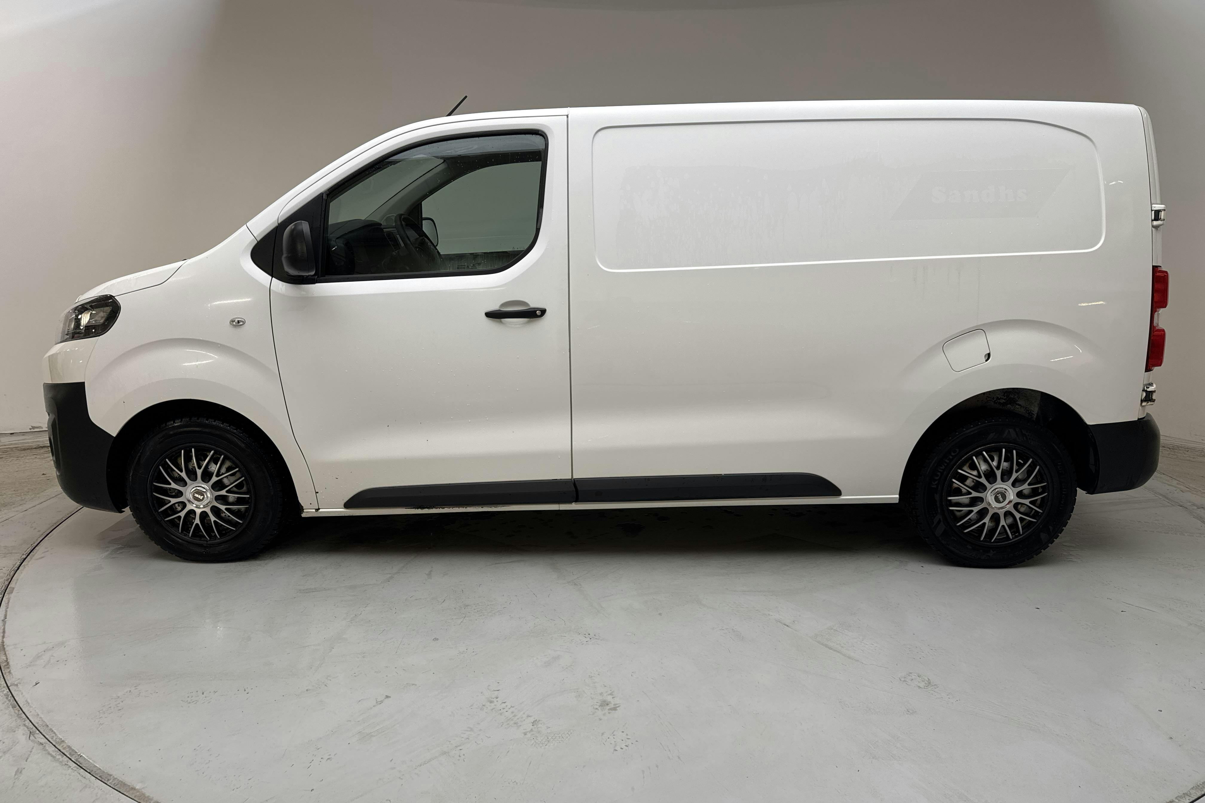 Presentation photo 2 of 13: Citroën Jumpy III 2.0 BlueHDI Skåp (120hk) - 148 170 km - Manual - white - 2017