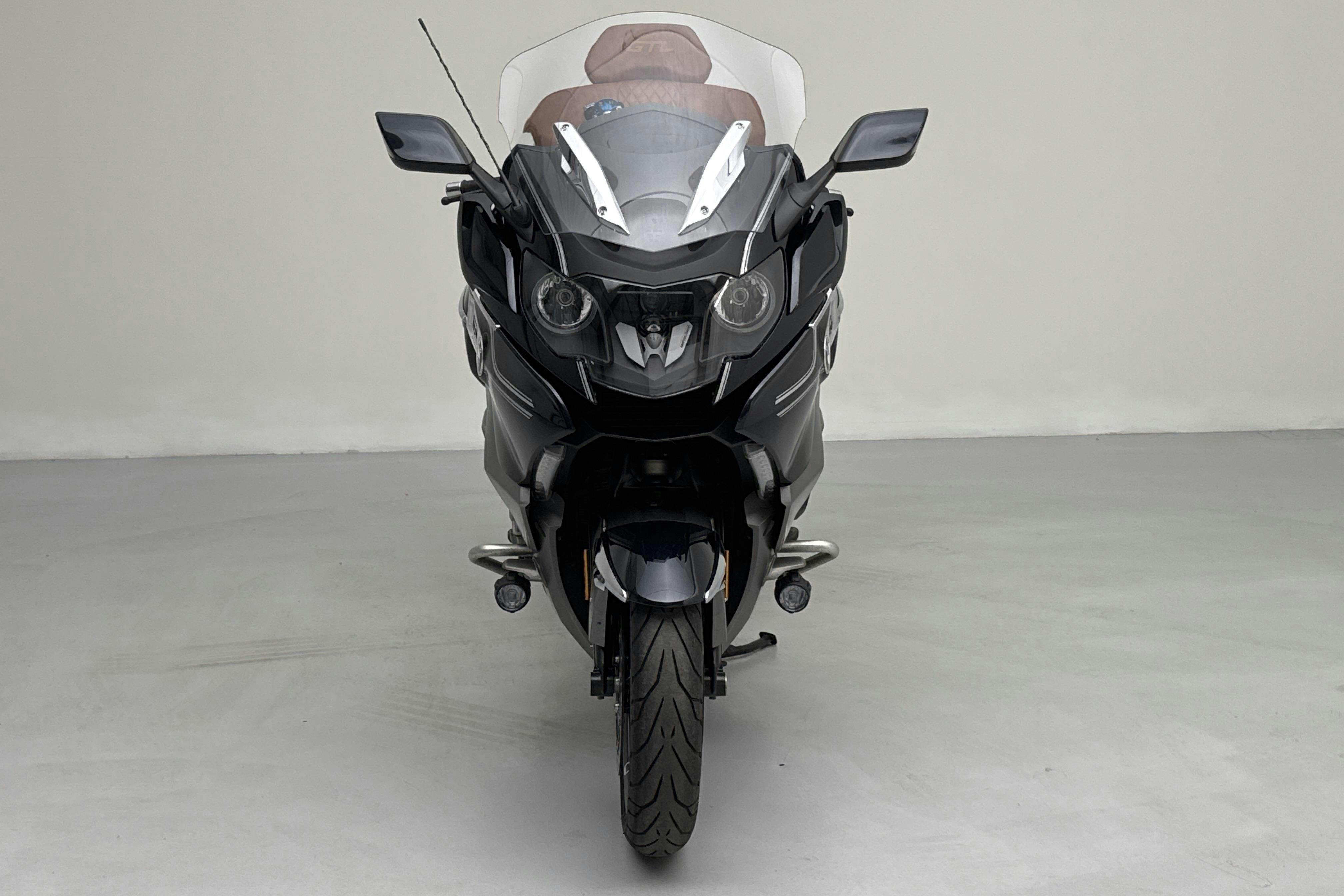 Presentation photo 2 of 15: BMW K 1600 GTL Motorcykel - 13 830 km - Manual - Dark Blue - 2018