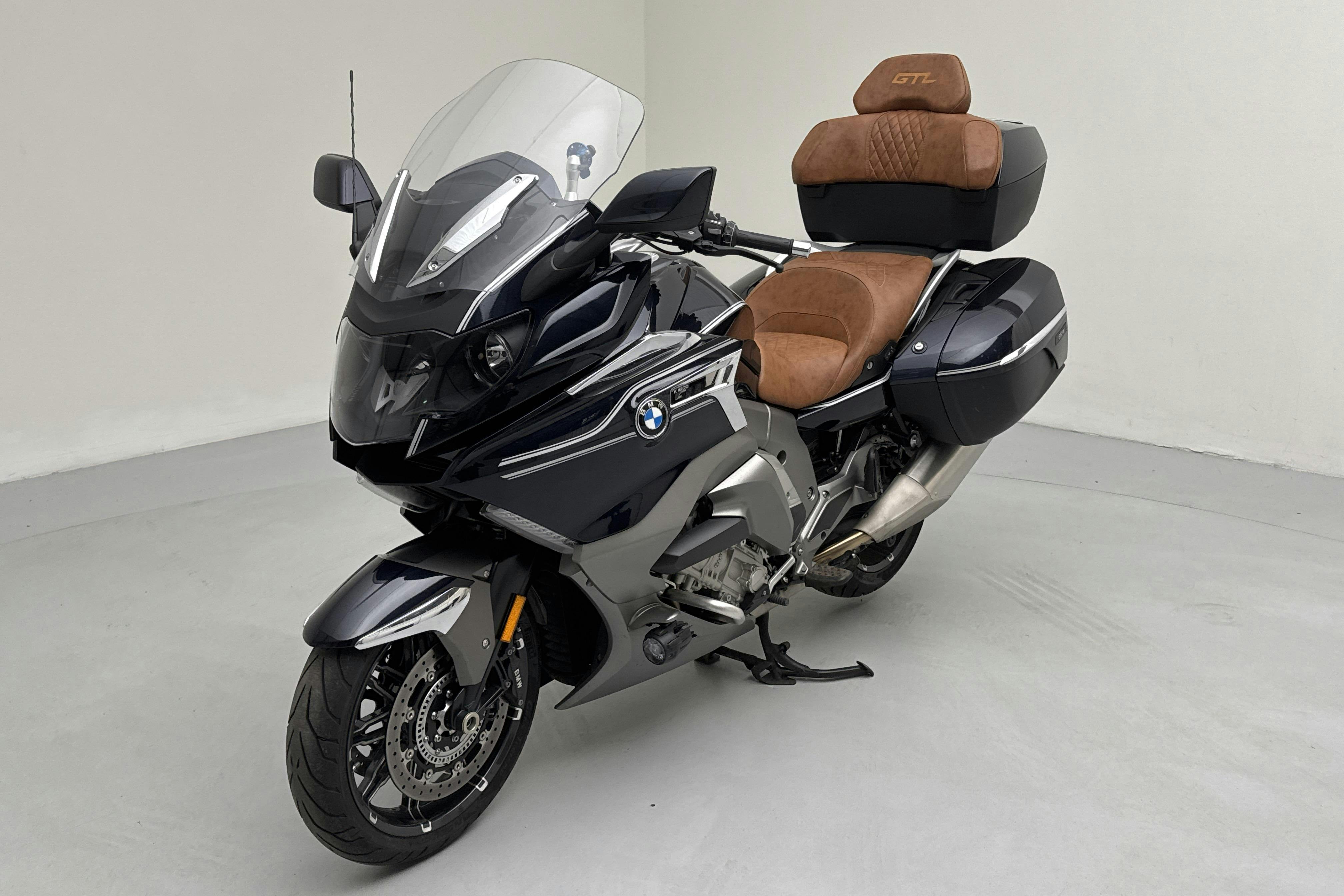 Presentation photo 1 of 15: BMW K 1600 GTL Motorcykel - 13 830 km - Manual - Dark Blue - 2018