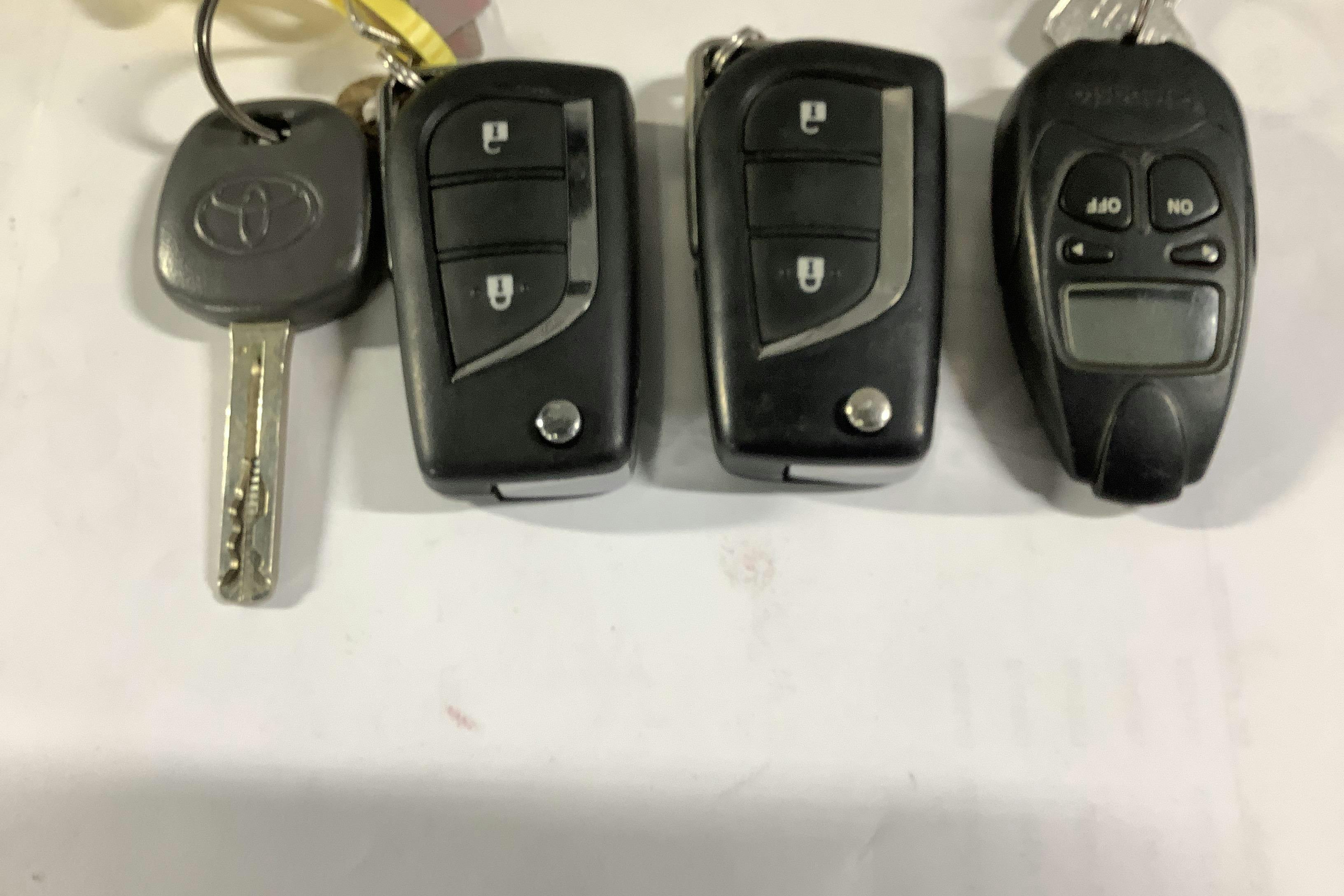 Presentation photo 15 of 15: Toyota Hilux 2.4 D 4WD (150hk) - 176 480 km - Automatic - white - 2020