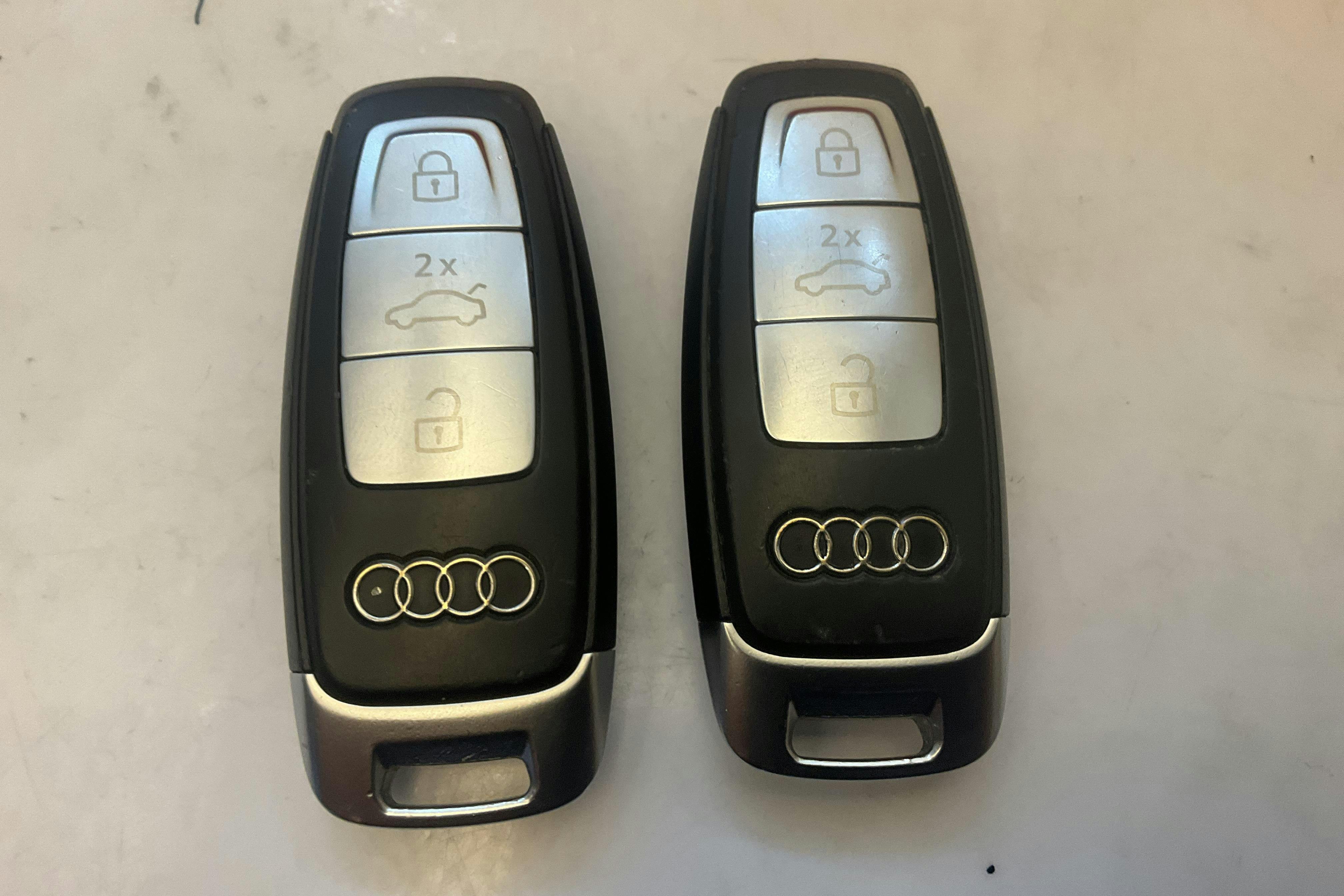 Presentation photo 17 of 17: Audi e-tron 55 quattro 95kWh (360hk) - 156 150 km - Automatic - white - 2019