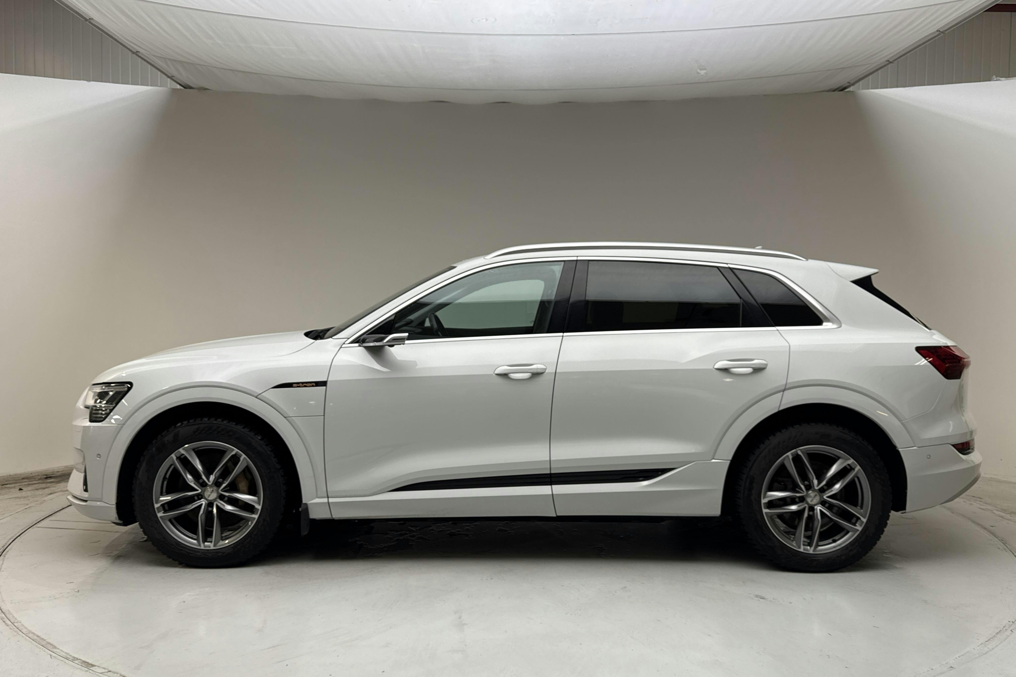 Presentation photo 2 of 17: Audi e-tron 55 quattro 95kWh (360hk) - 156 150 km - Automatic - white - 2019