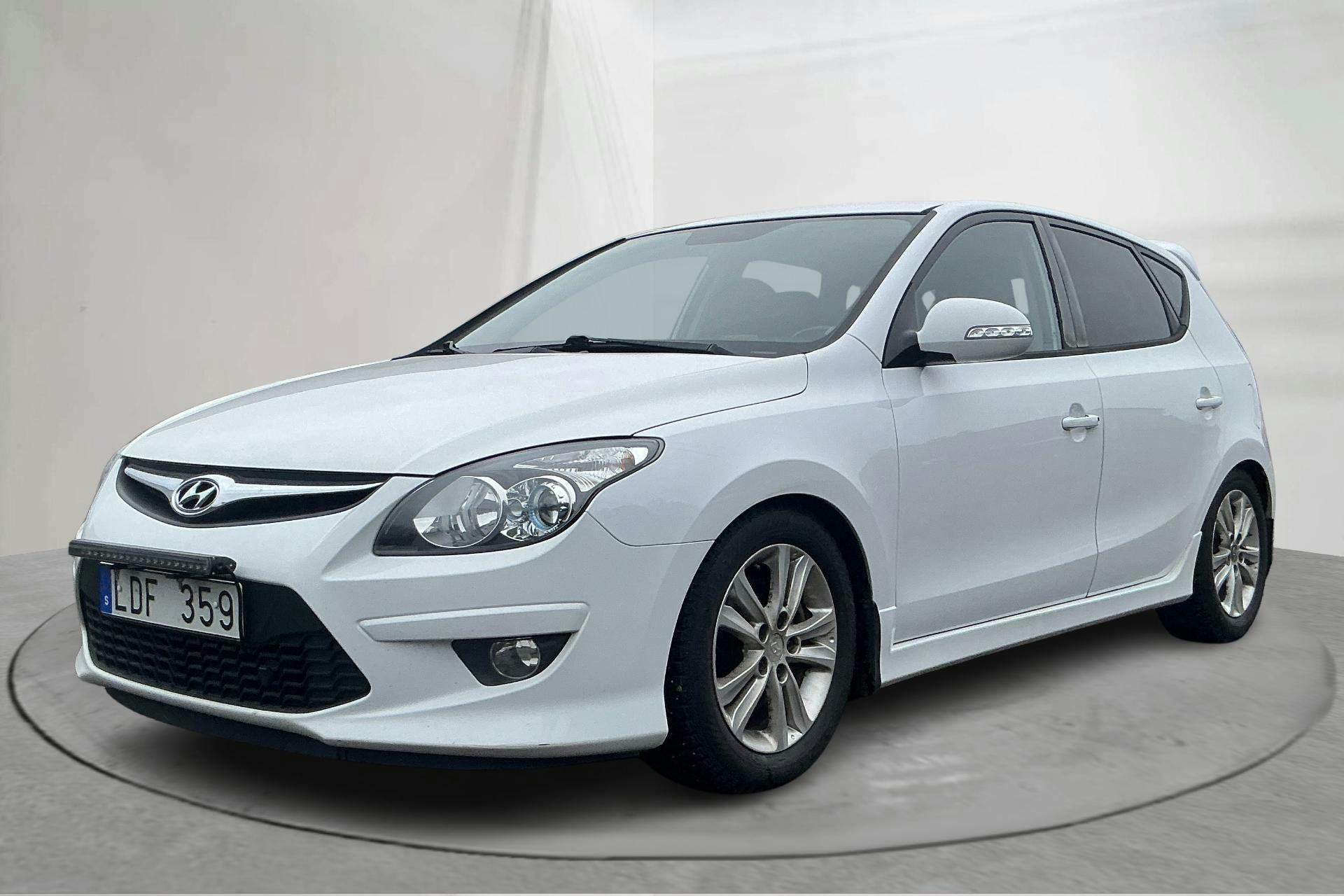 Hyundai i30 1.6 CRDi 5dr (128hk) - 17 572 mil - Manuell - vit - 2011