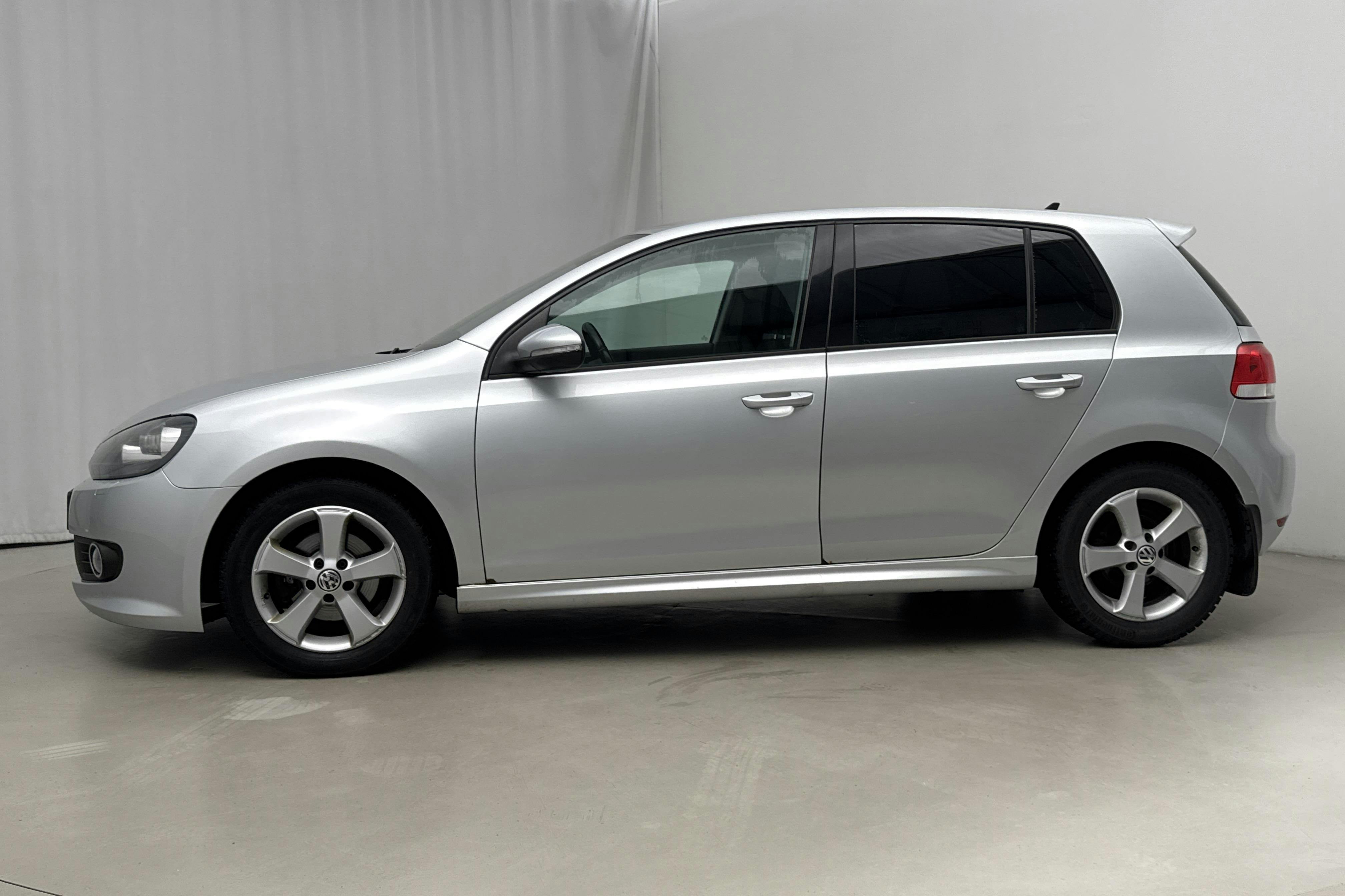 Presentation photo 2 of 19: VW Golf VI 1.6 TDI BlueMotion Technology 5dr (105hk) - 150 450 km - Automatic - silver - 2012